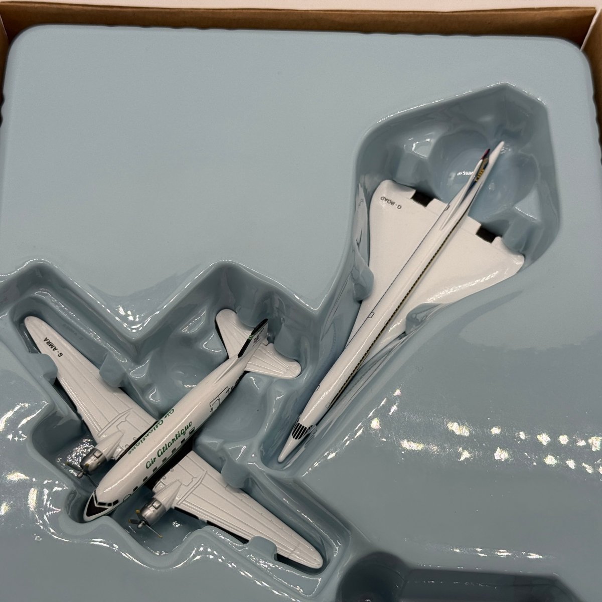 Corgi CSCA13004 100 Years of Flight Global Traveller Dakota Boeing Clipper 747 Jumbo Jet Concorde 4-Piece Set - Corgi