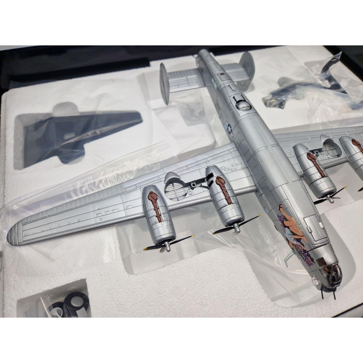 Corgi Aviation Archive 1:72 Nose Art B - 24J Liberator "Michigan" US34011 - Corgi