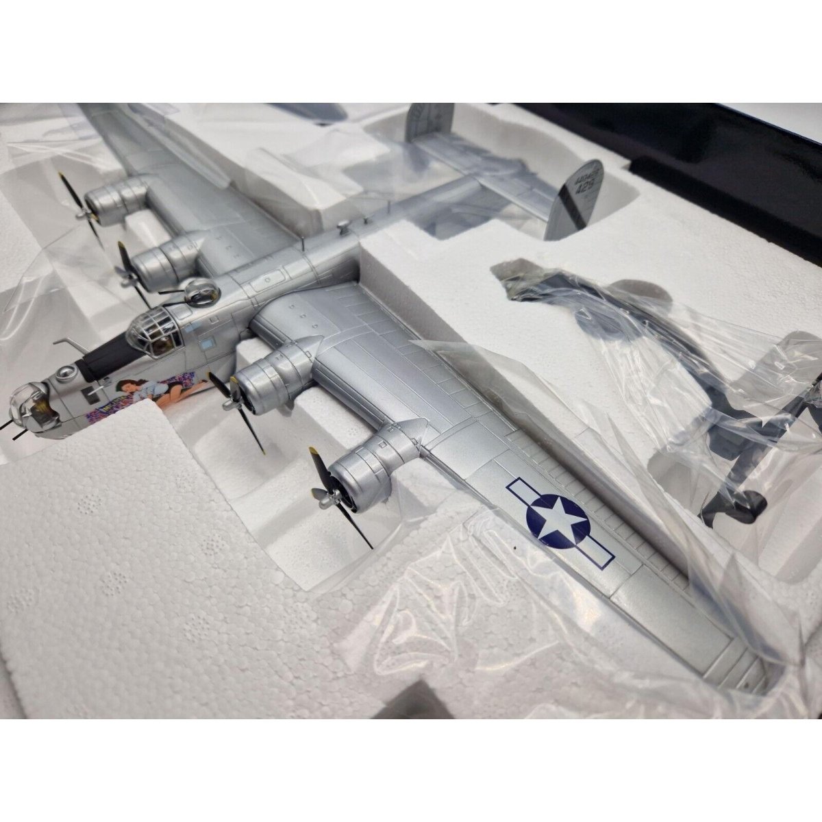 Corgi Aviation Archive 1:72 Nose Art B - 24J Liberator "Michigan" US34011 - Corgi