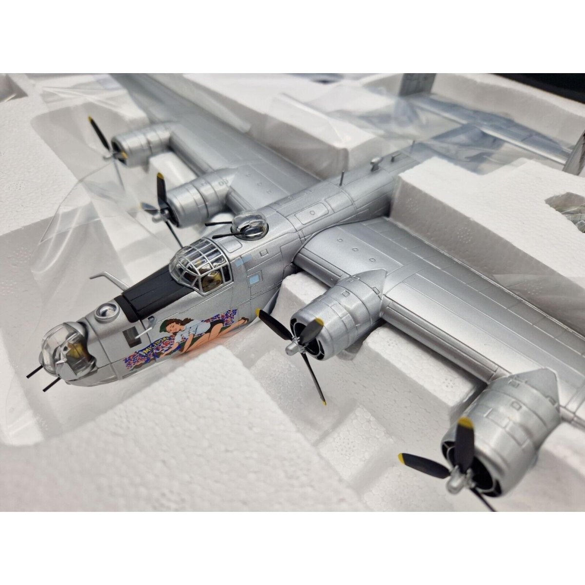 Corgi Aviation Archive 1:72 Nose Art B - 24J Liberator "Michigan" US34011 - Corgi