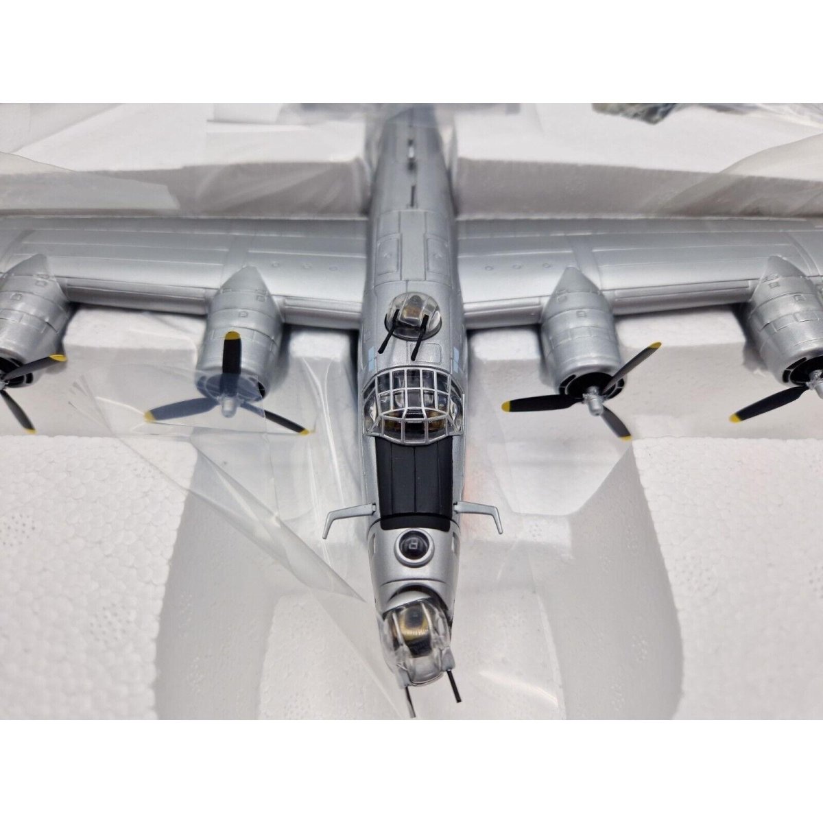 Corgi Aviation Archive 1:72 Nose Art B - 24J Liberator "Michigan" US34011 - Corgi