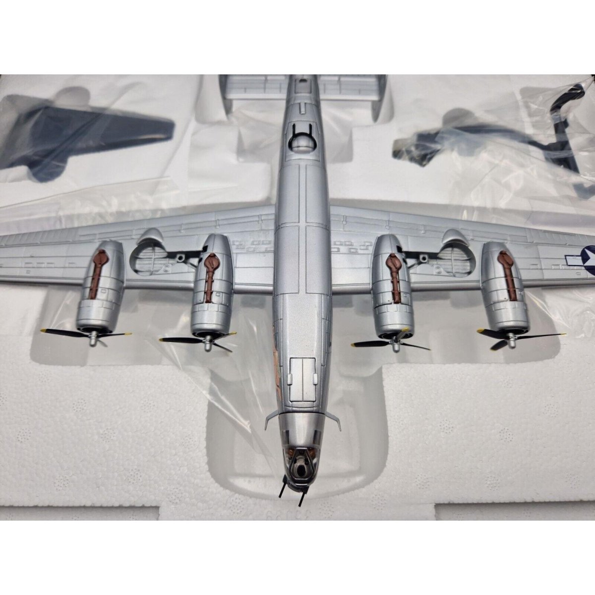 Corgi Aviation Archive 1:72 Nose Art B - 24J Liberator "Michigan" US34011 - Corgi