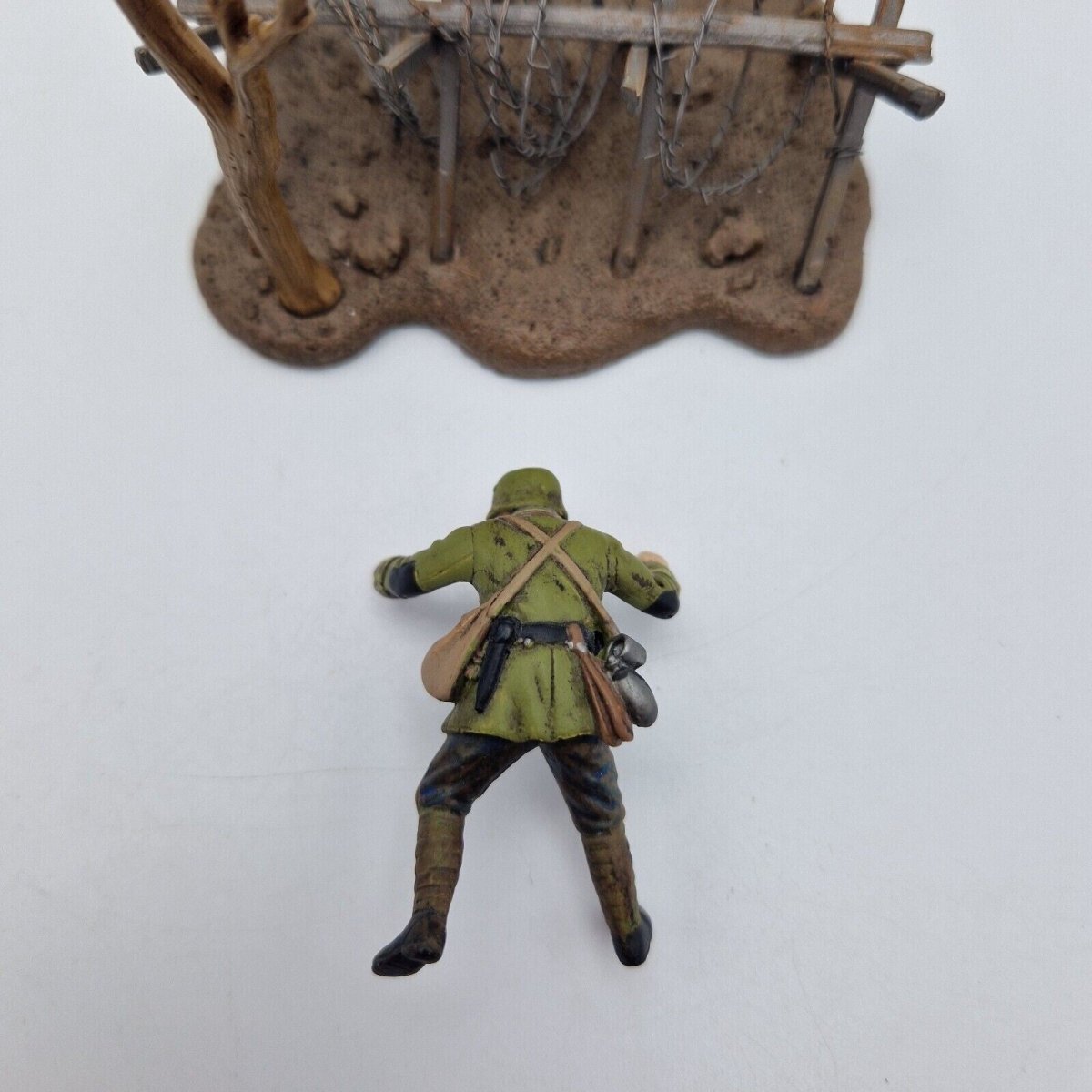 Corgi Forward March 1:32 German Laying Dead In Barbed Wire CC59149 - Corgi