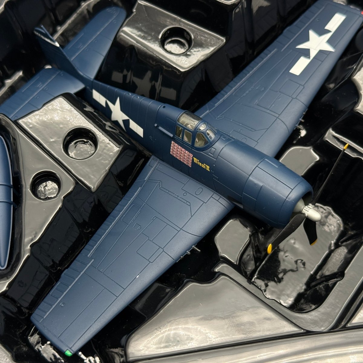 Corgi PR99402 1:72 Grumman F6F-5 Hellcat Minsi III David McCampbell USS Essex 1944 - Corgi
