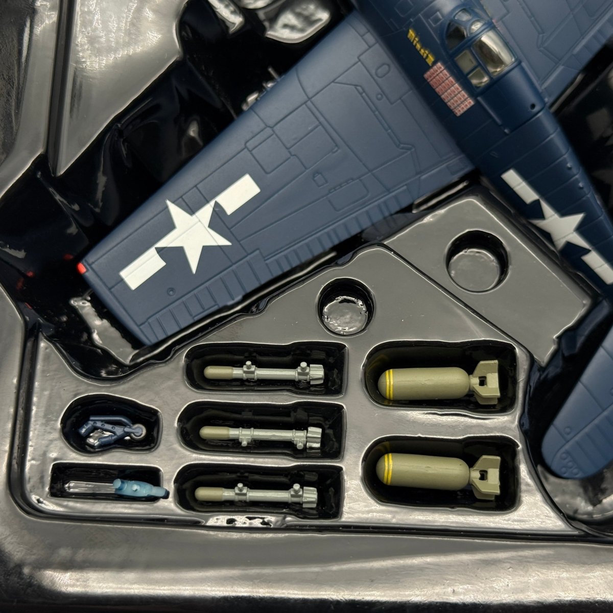 Corgi PR99402 1:72 Grumman F6F-5 Hellcat Minsi III David McCampbell USS Essex 1944 - Corgi
