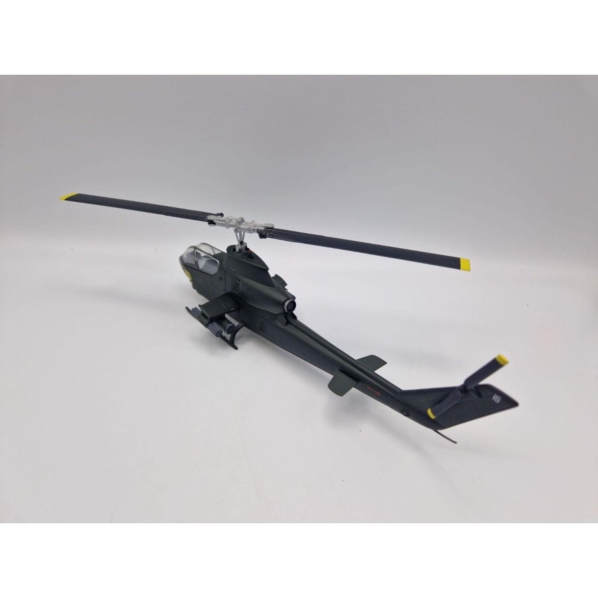 Corgi Unsung Heroes 1:48 AH - 1G Huey Cobra Attack Helicopter USMC US51202 - Corgi