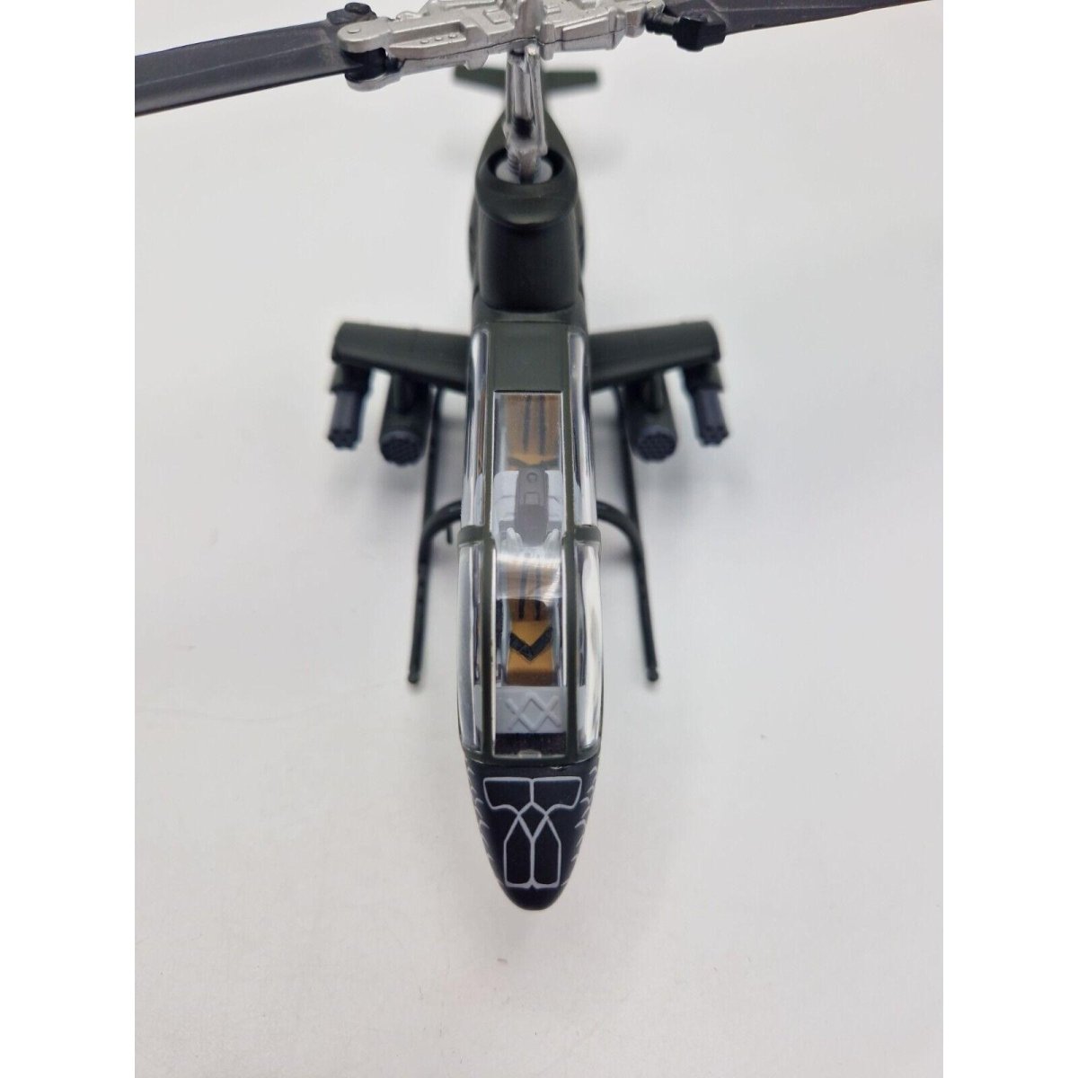 Corgi Unsung Heroes 1:48 AH - 1G Huey Cobra Attack Helicopter USMC US51202 - Corgi