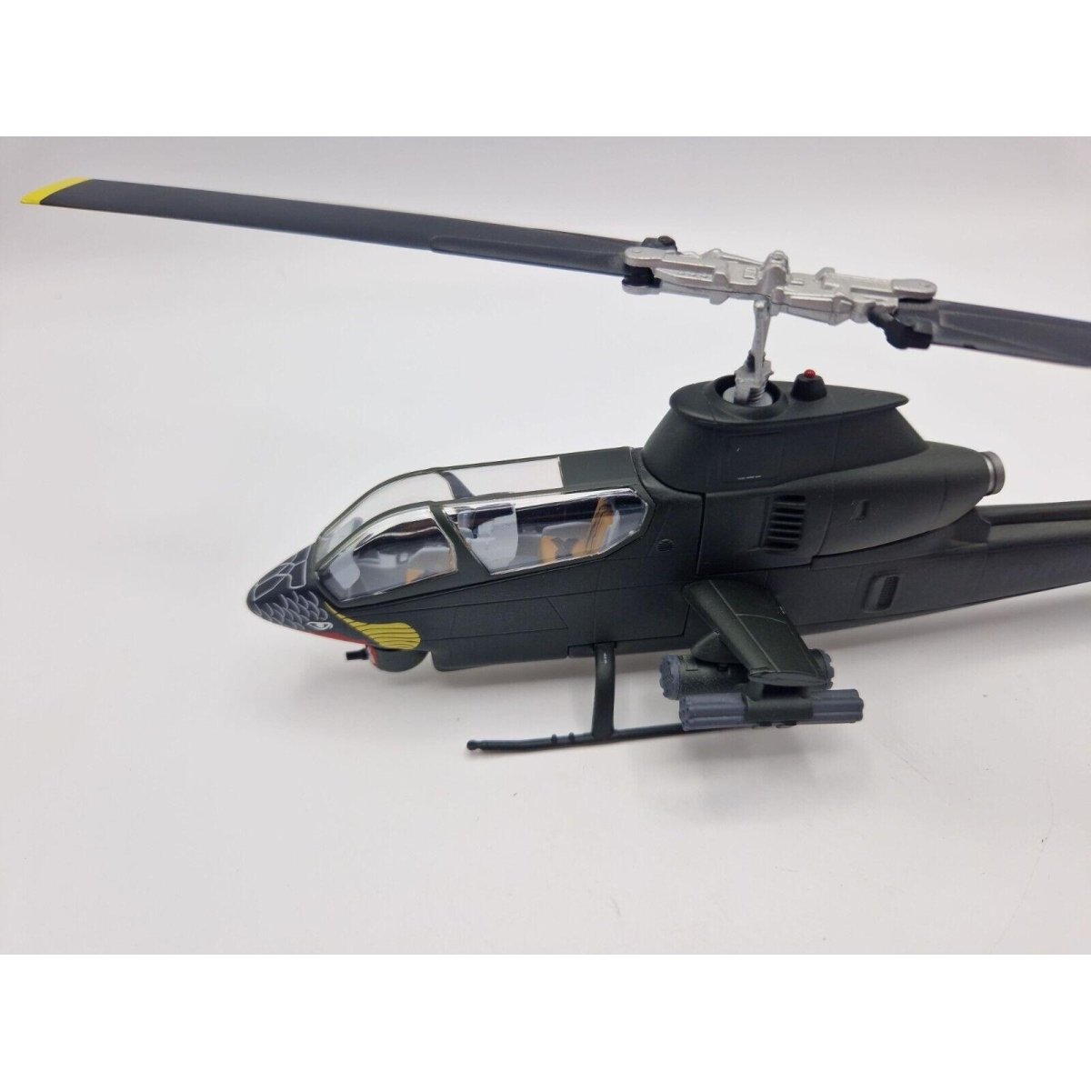 Corgi Unsung Heroes 1:48 AH - 1G Huey Cobra Attack Helicopter USMC US51202 - Corgi