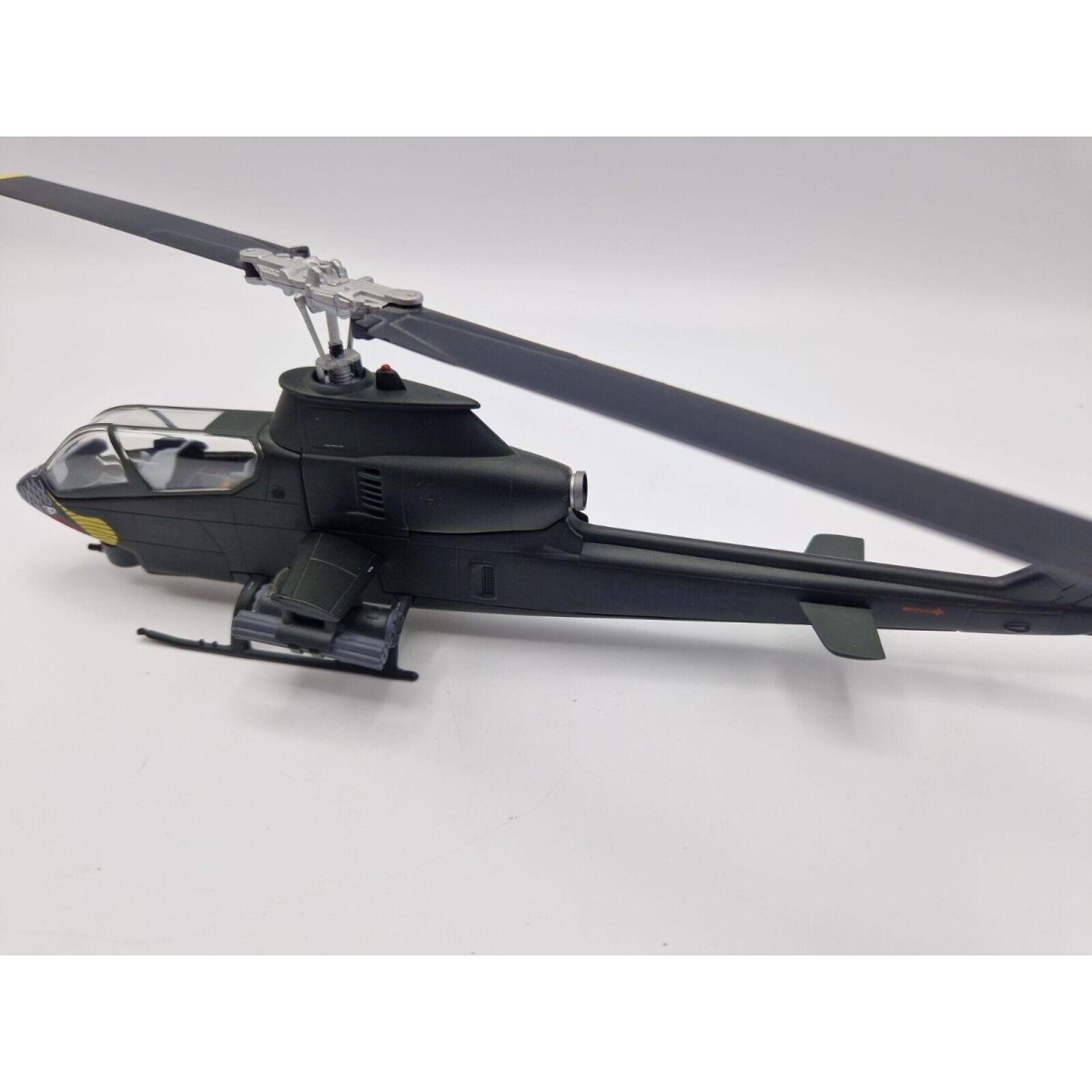 Corgi Unsung Heroes 1:48 AH - 1G Huey Cobra Attack Helicopter USMC US51202 - Corgi