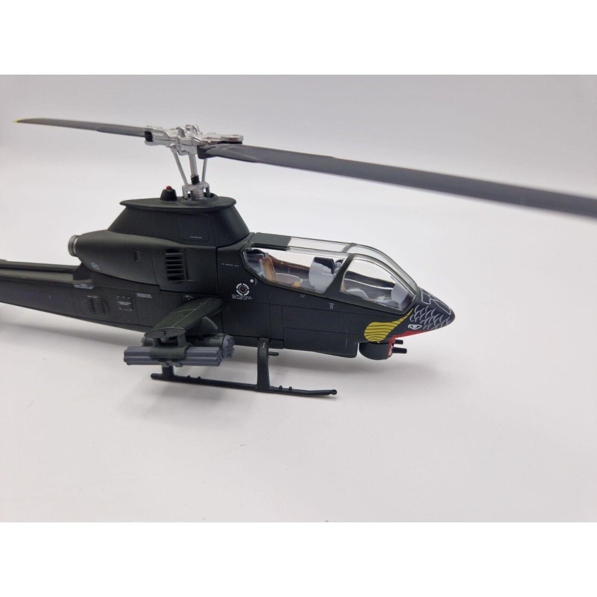 Corgi Unsung Heroes 1:48 AH - 1G Huey Cobra Attack Helicopter USMC US51202 - Corgi
