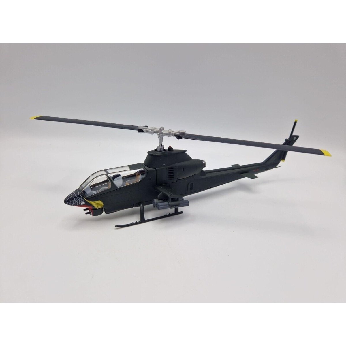 Corgi Unsung Heroes 1:48 AH - 1G Huey Cobra Attack Helicopter USMC US51202 - Corgi