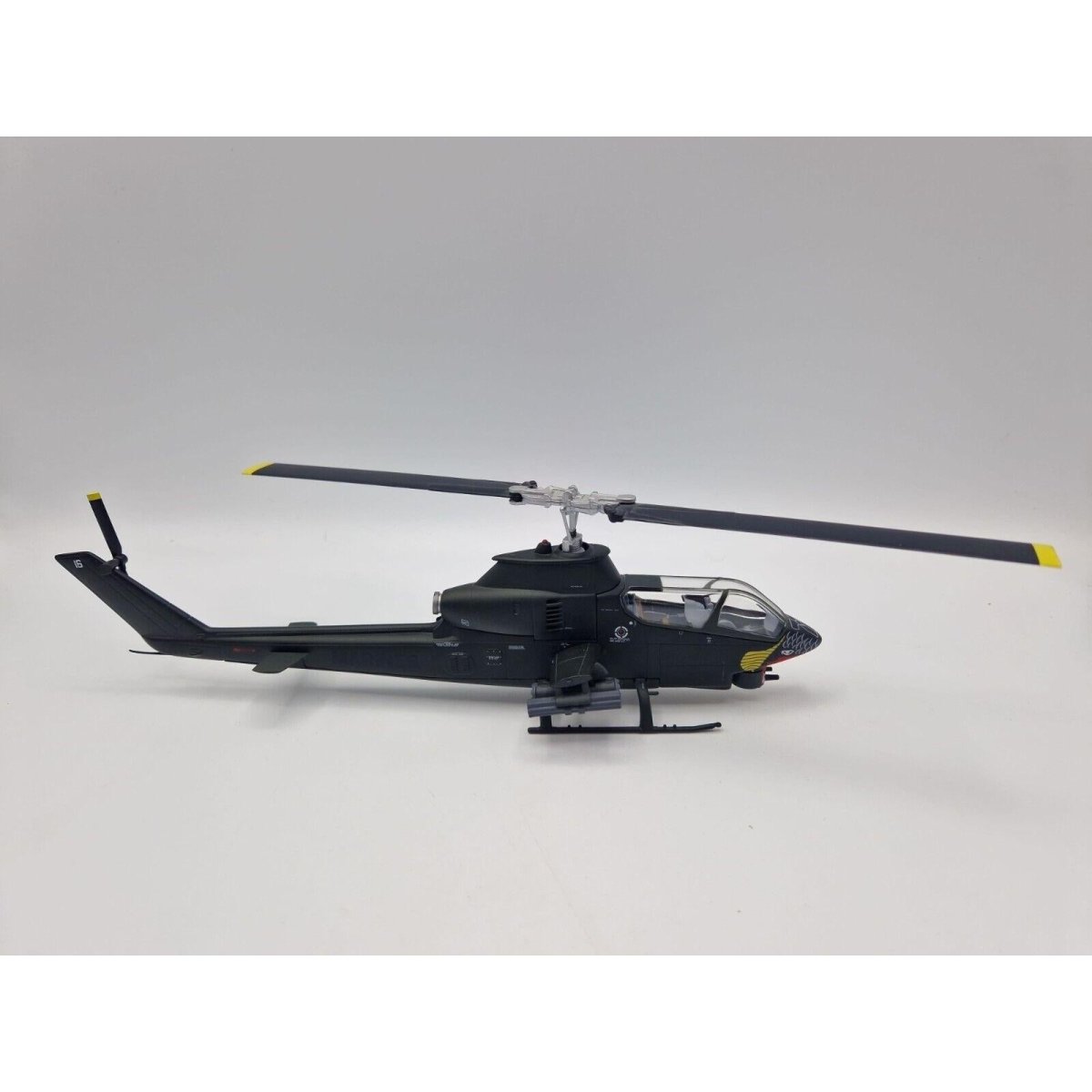 Corgi Unsung Heroes 1:48 AH - 1G Huey Cobra Attack Helicopter USMC US51202 - Corgi