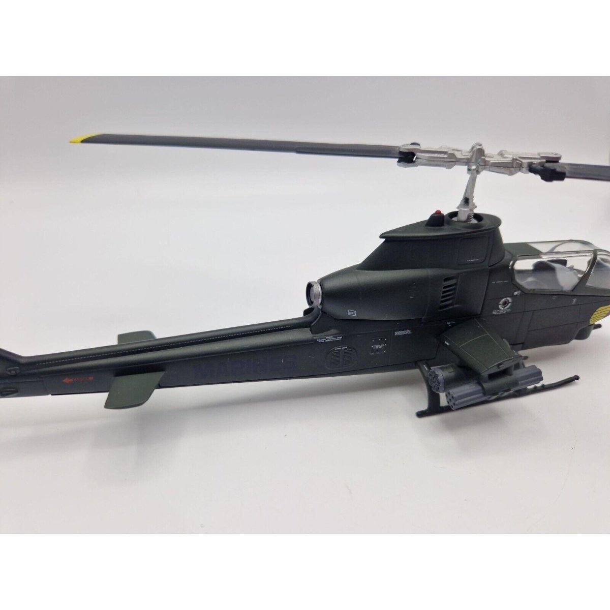 Corgi Unsung Heroes 1:48 AH - 1G Huey Cobra Attack Helicopter USMC US51202 - Corgi