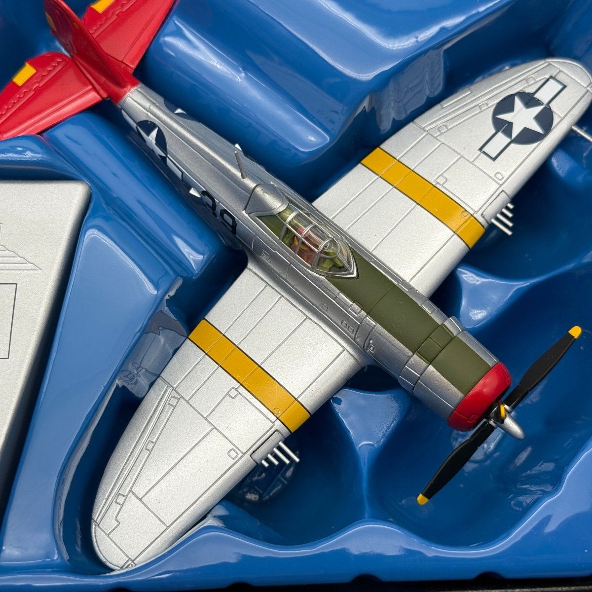 Corgi US33813 1:72 Republic P-47D Thunderbolt White 22 302nd FS 332nd FG Italy 1944 - Corgi