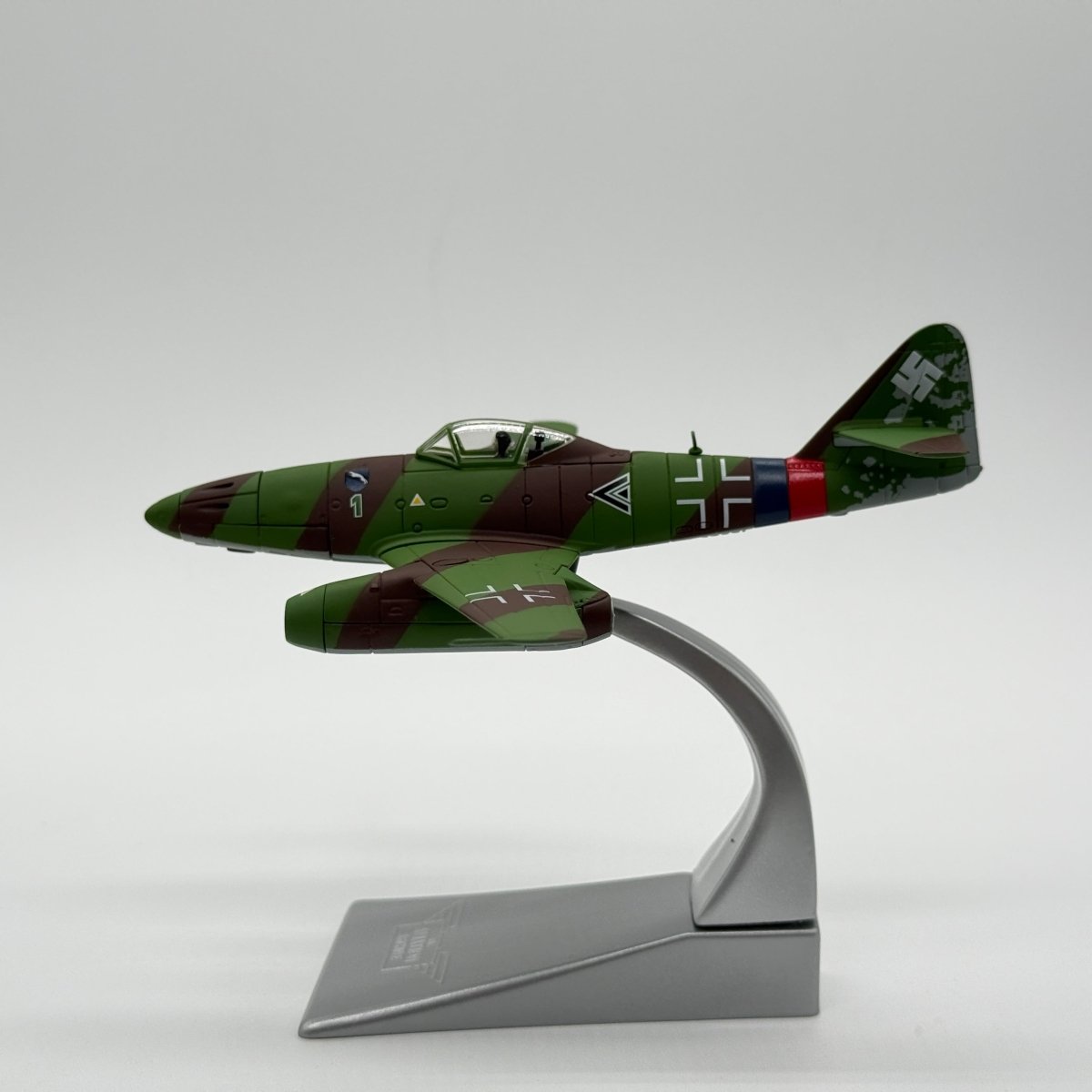 Corgi US35705 1:72 Messerschmitt Me 262A Luftwaffe III./JG 7 Green 1 Rudolf Sinner Germany 1945 - Corgi