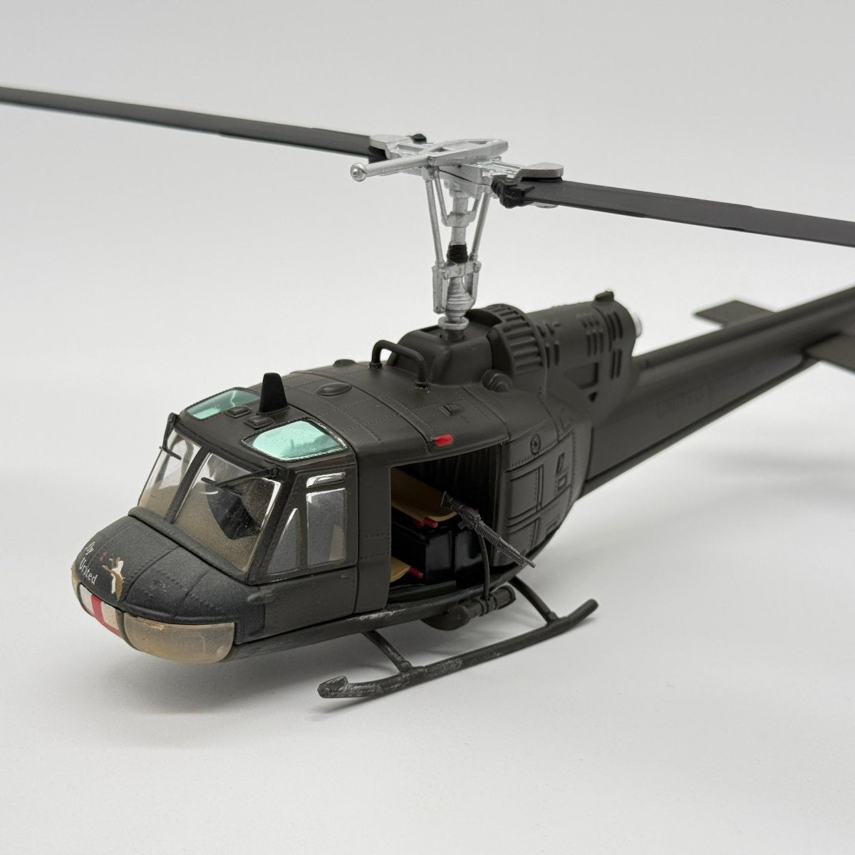 Corgi US50405 1:48 Bell UH-1C Huey Medevac US Army Unsung Heroes Vietnam Series II - Corgi