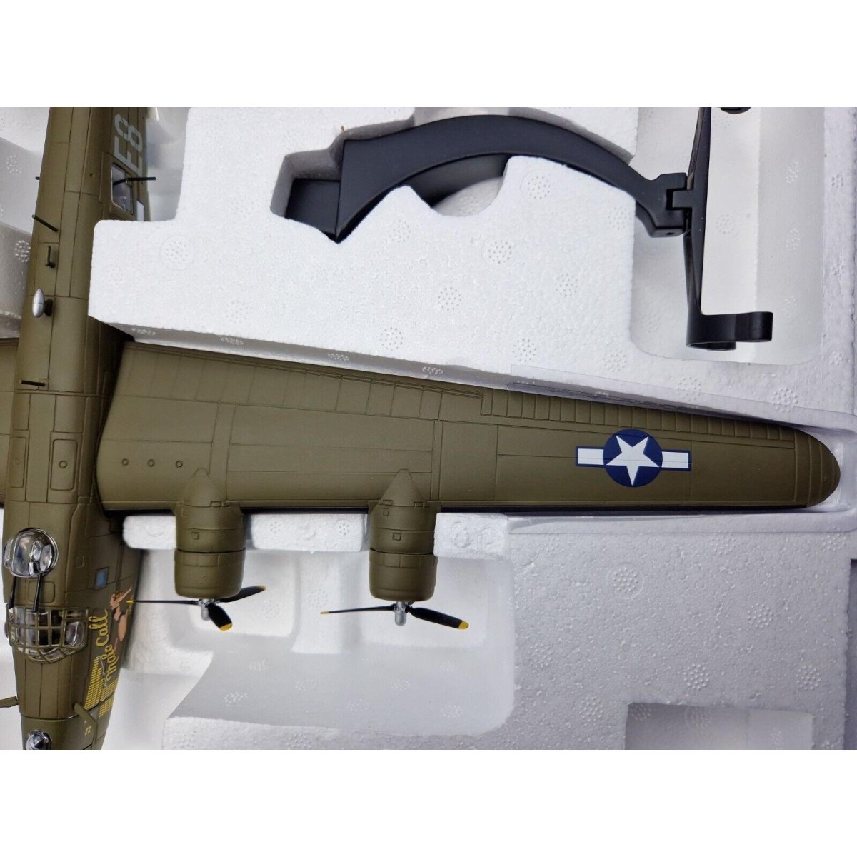 Corgi Aviation Archive 1:72 USAAF Consolidated B - 24 Liberator 'Male Call' AA34018 - Corgi