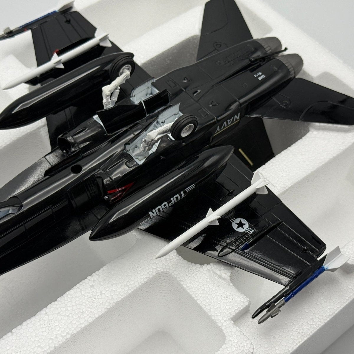 Franklin Mint 1:48 F - 18 Hornet, US Navy, Military Aviation Diecast Model 98073 - Franklin Mint