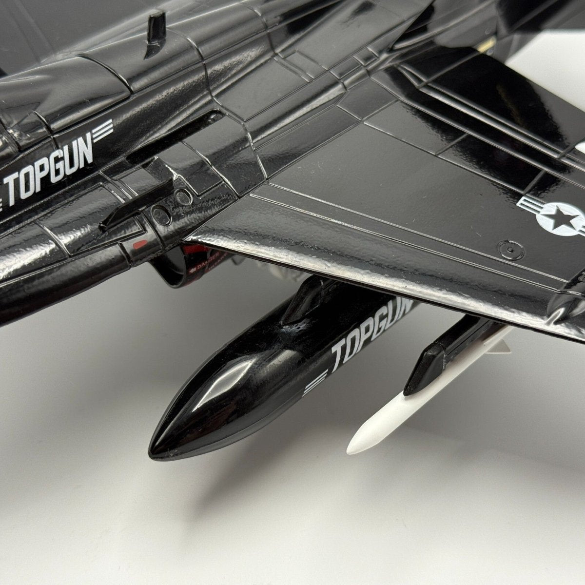 Franklin Mint 1:48 F - 18 Hornet, US Navy, Military Aviation Diecast Model 98073 - Franklin Mint