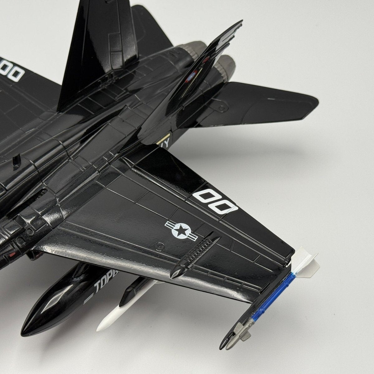 Franklin Mint 1:48 F - 18 Hornet, US Navy, Military Aviation Diecast Model 98073 - Franklin Mint