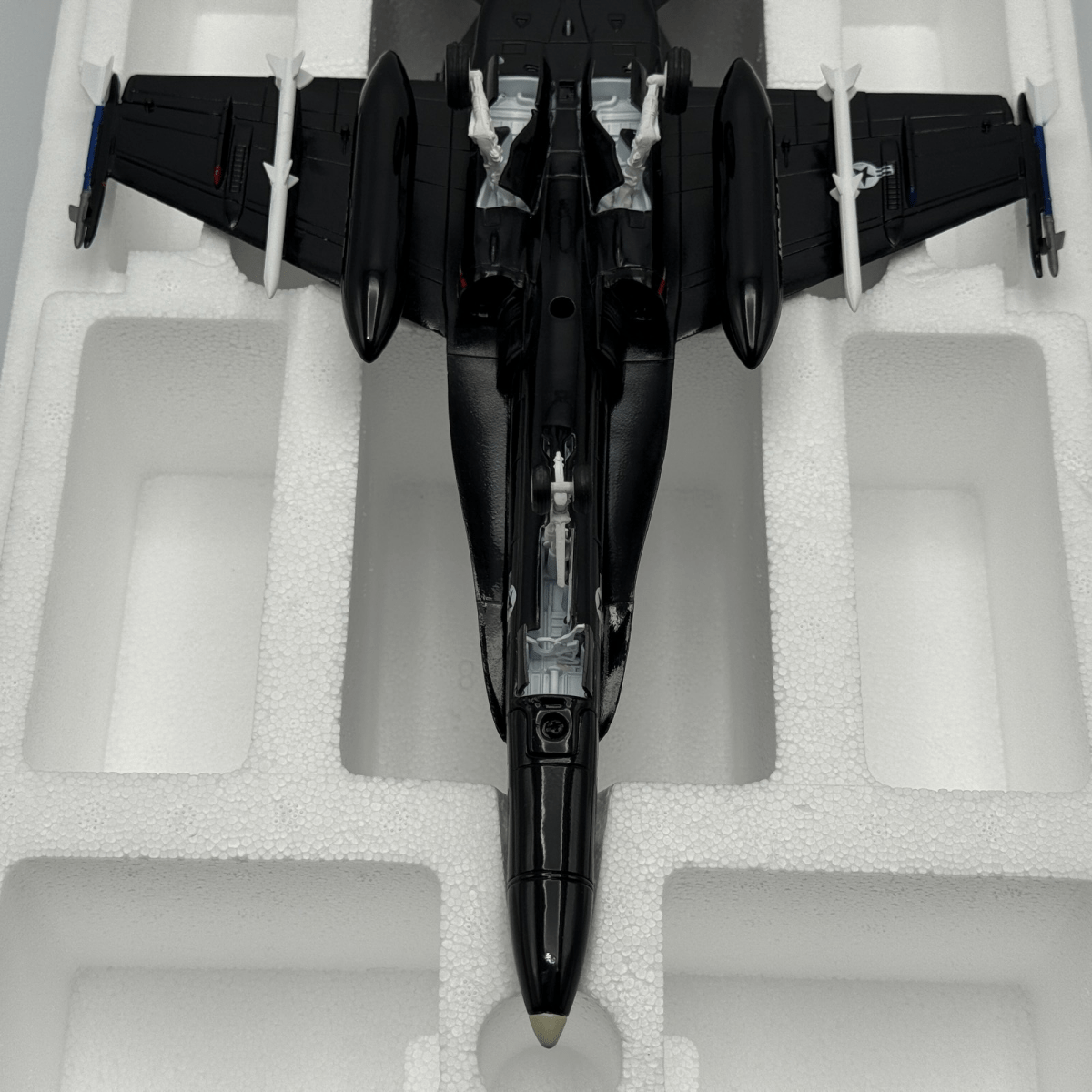 Franklin Mint 1:48 F - 18 Hornet, US Navy, Military Aviation Diecast Model 98073 - Franklin Mint