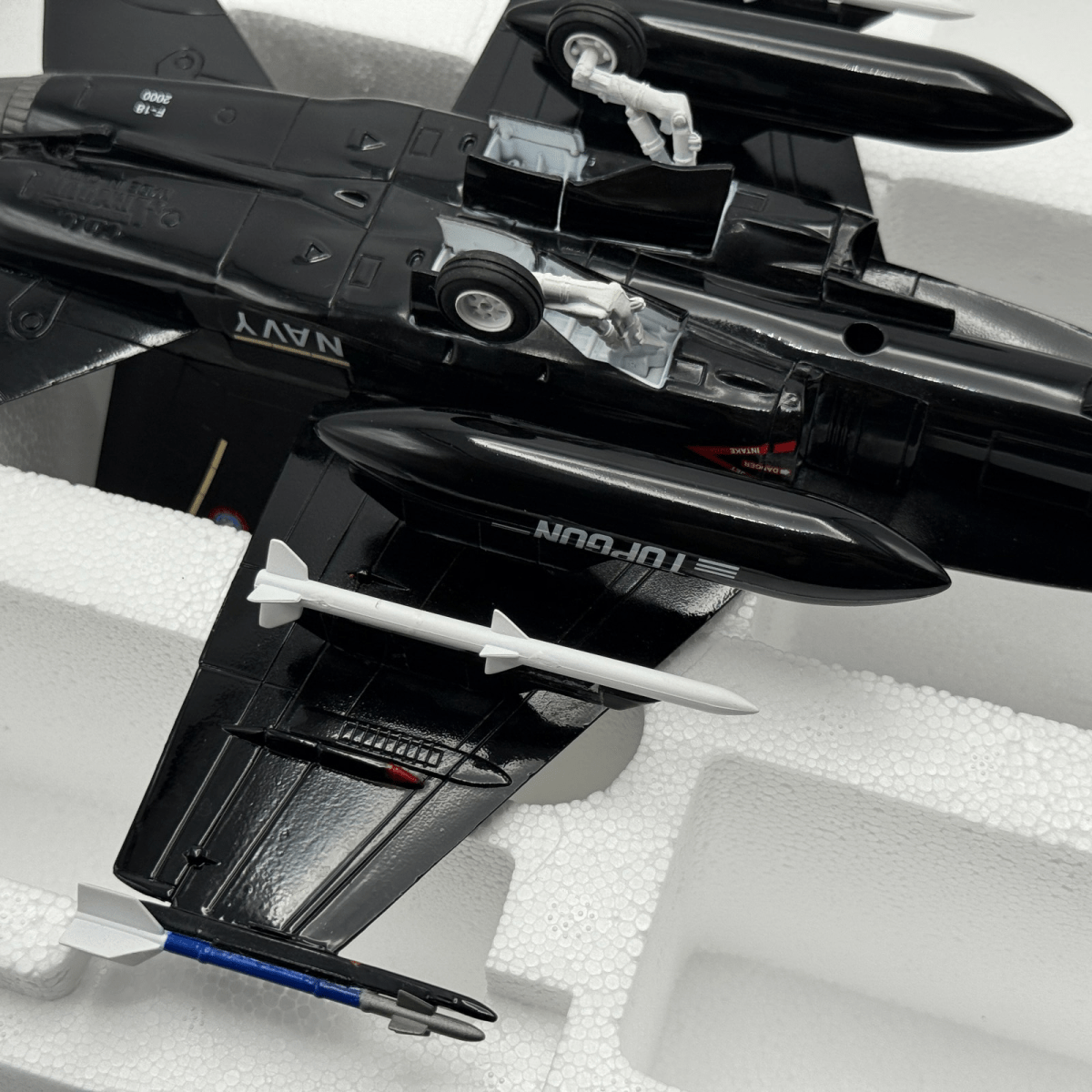 Franklin Mint 1:48 F - 18 Hornet, US Navy, Military Aviation Diecast Model 98073 - Franklin Mint