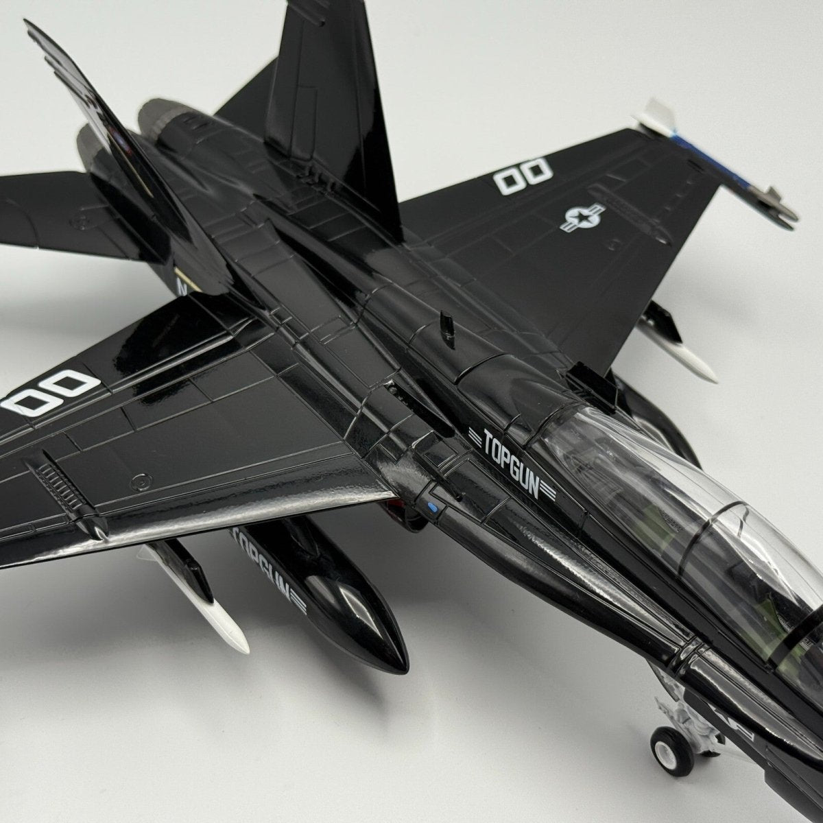 Franklin Mint 1:48 F - 18 Hornet, US Navy, Military Aviation Diecast Model 98073 - Franklin Mint