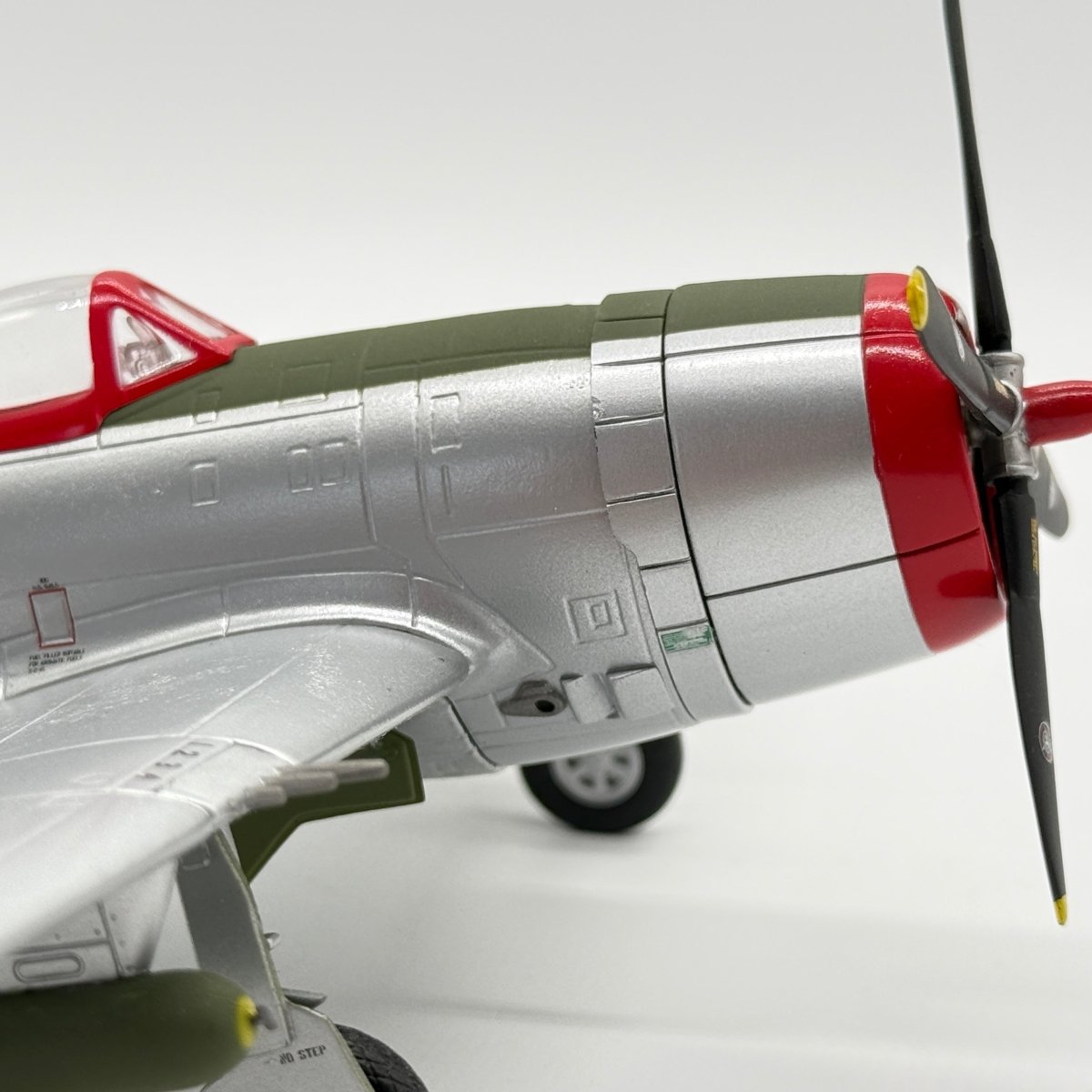 Franklin Mint 98144 1:48 Republic P-47D Thunderbolt Chief Ski-U-Mah II Lt Duane Buholz 509th FS 405th FG WWII - Franklin Mint