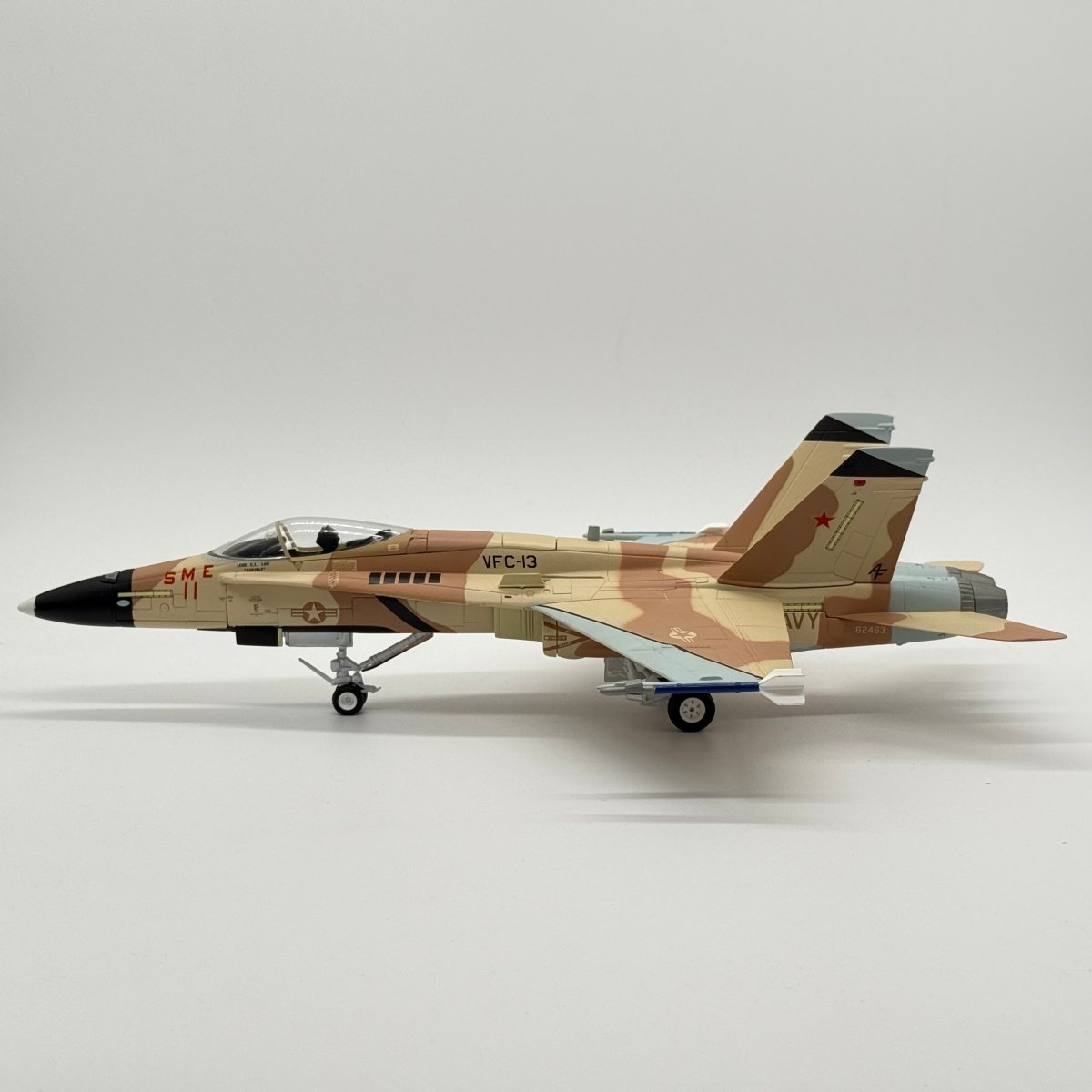 Franklin Mint Armour 98105 1:48 F/A-18 Hornet US Navy Top Gun Aggressor - Franklin Mint
