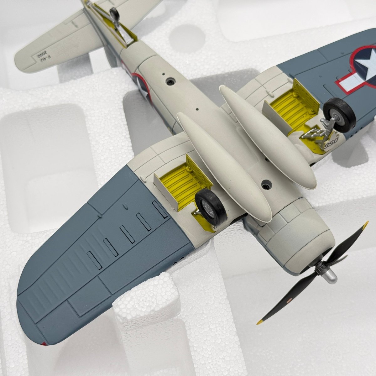 Franklin Mint ART 98091 1:48 FG-1A F4U Corsair Mary USMC VMF-121 056 Francis Pierce Peleliu 1944 - Franklin Mint