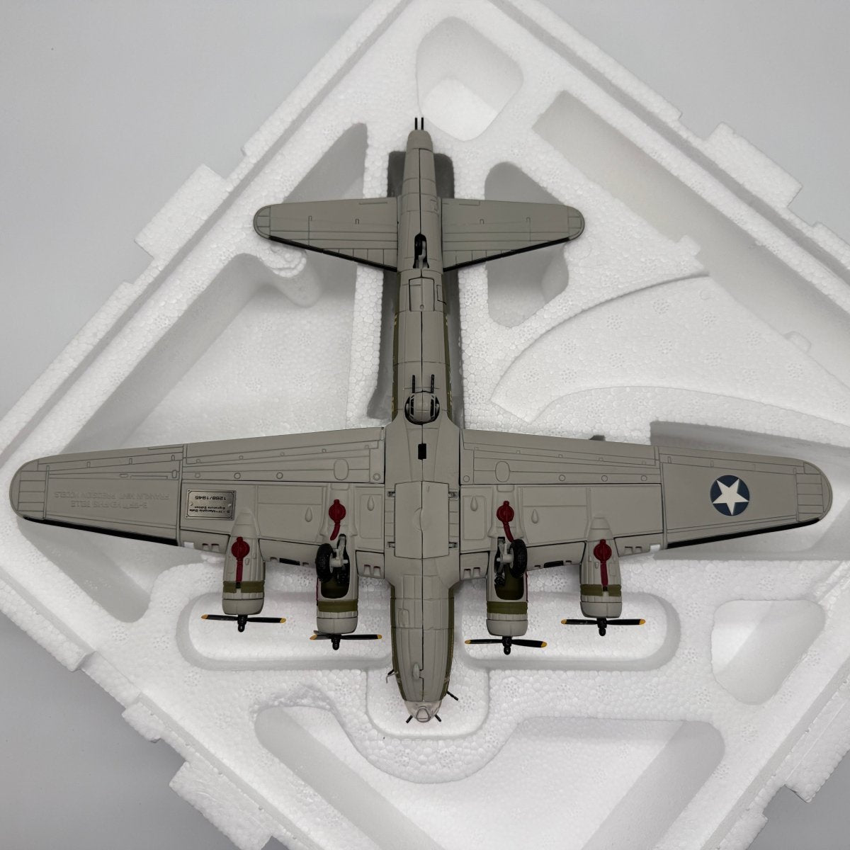 Franklin Mint B11A629 1:96 B - 17F Flying Fortress Memphis Belle Signed Edition - Franklin Mint