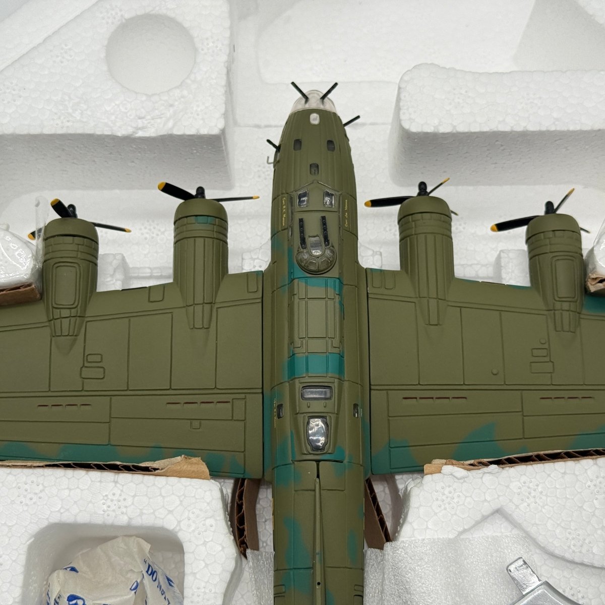 Franklin Mint B11A629 1:96 B - 17F Flying Fortress Memphis Belle Signed Edition - Franklin Mint