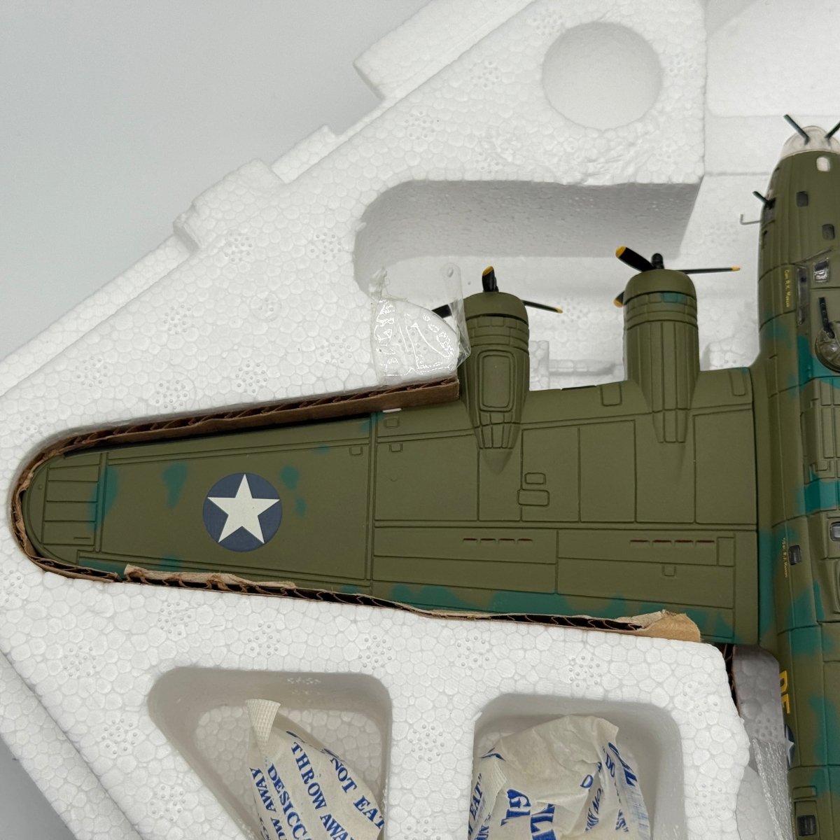Franklin Mint B11A629 1:96 B - 17F Flying Fortress Memphis Belle Signed Edition - Franklin Mint
