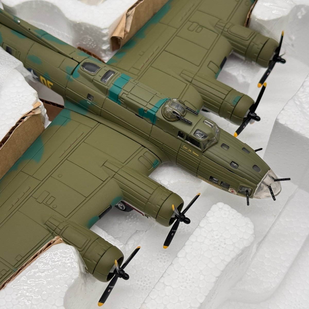 Franklin Mint B11A629 1:96 B - 17F Flying Fortress Memphis Belle Signed Edition - Franklin Mint