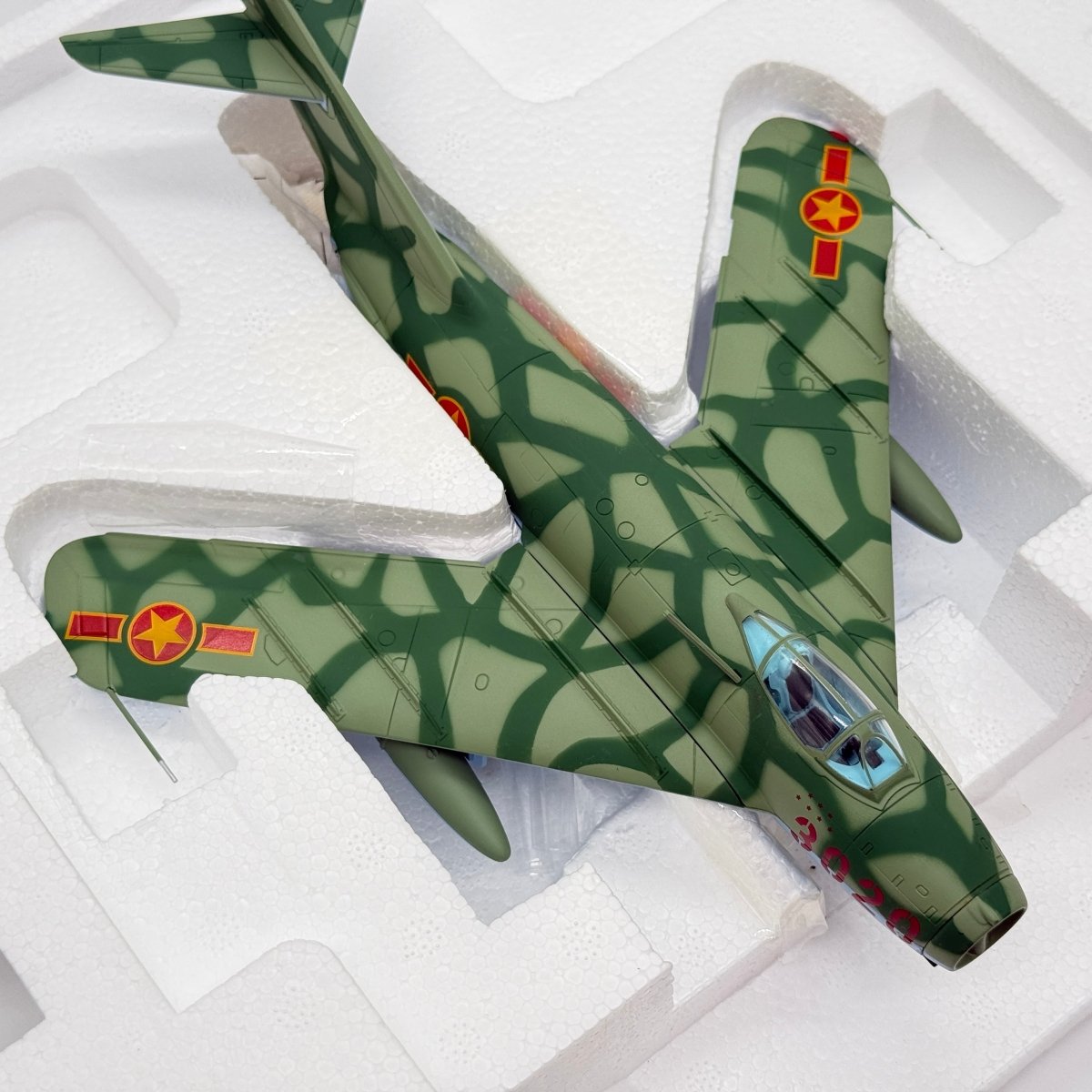 Franklin Mint B11E201 1:48 MiG-17F 3020 North Vietnamese Air Force Colonel Tomb Vietnam War - Franklin Mint