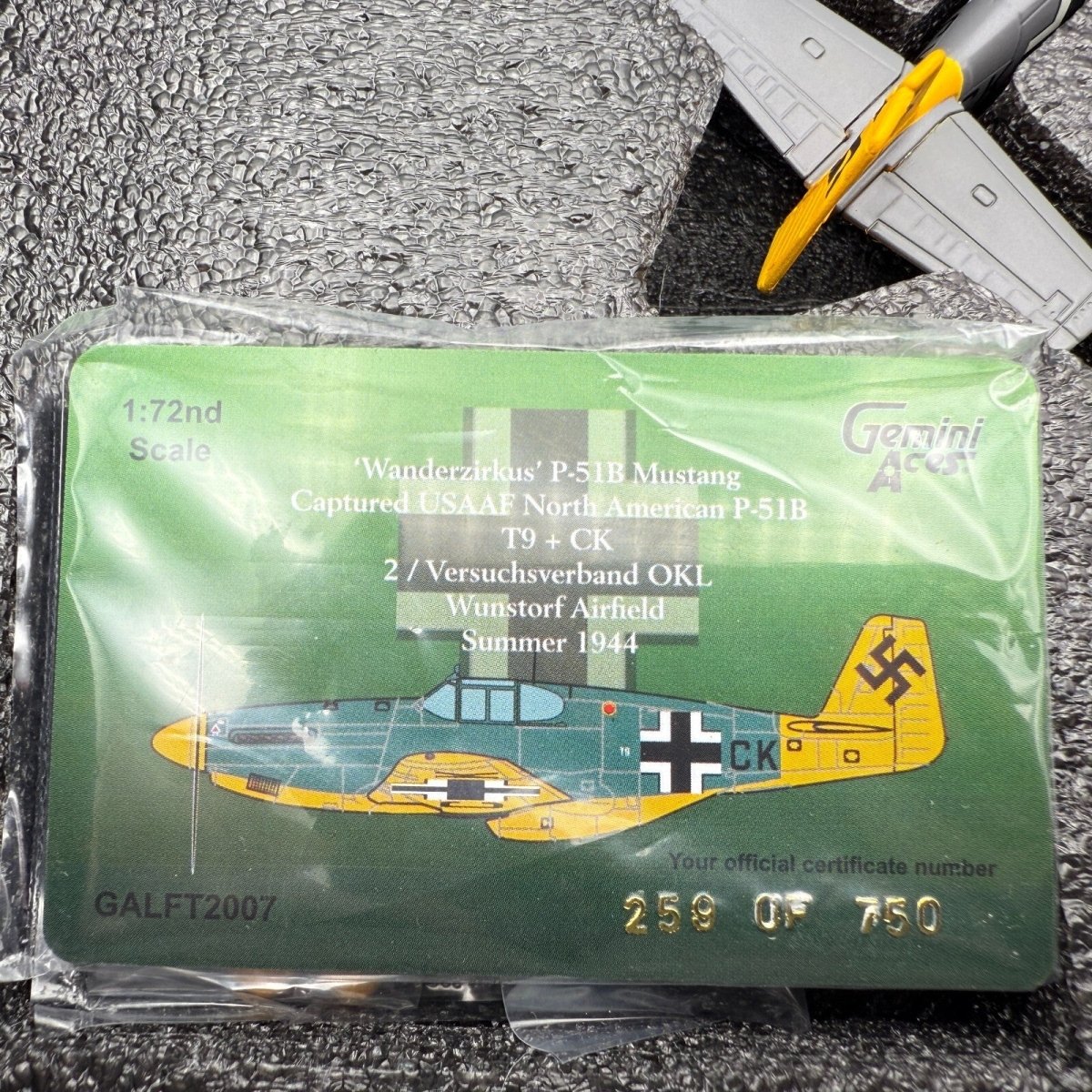 Gemini Aces 1:72 P - 51B Mustang 'Wanderzikus' Captured Mustang GALFT2007 - Gemini Aces