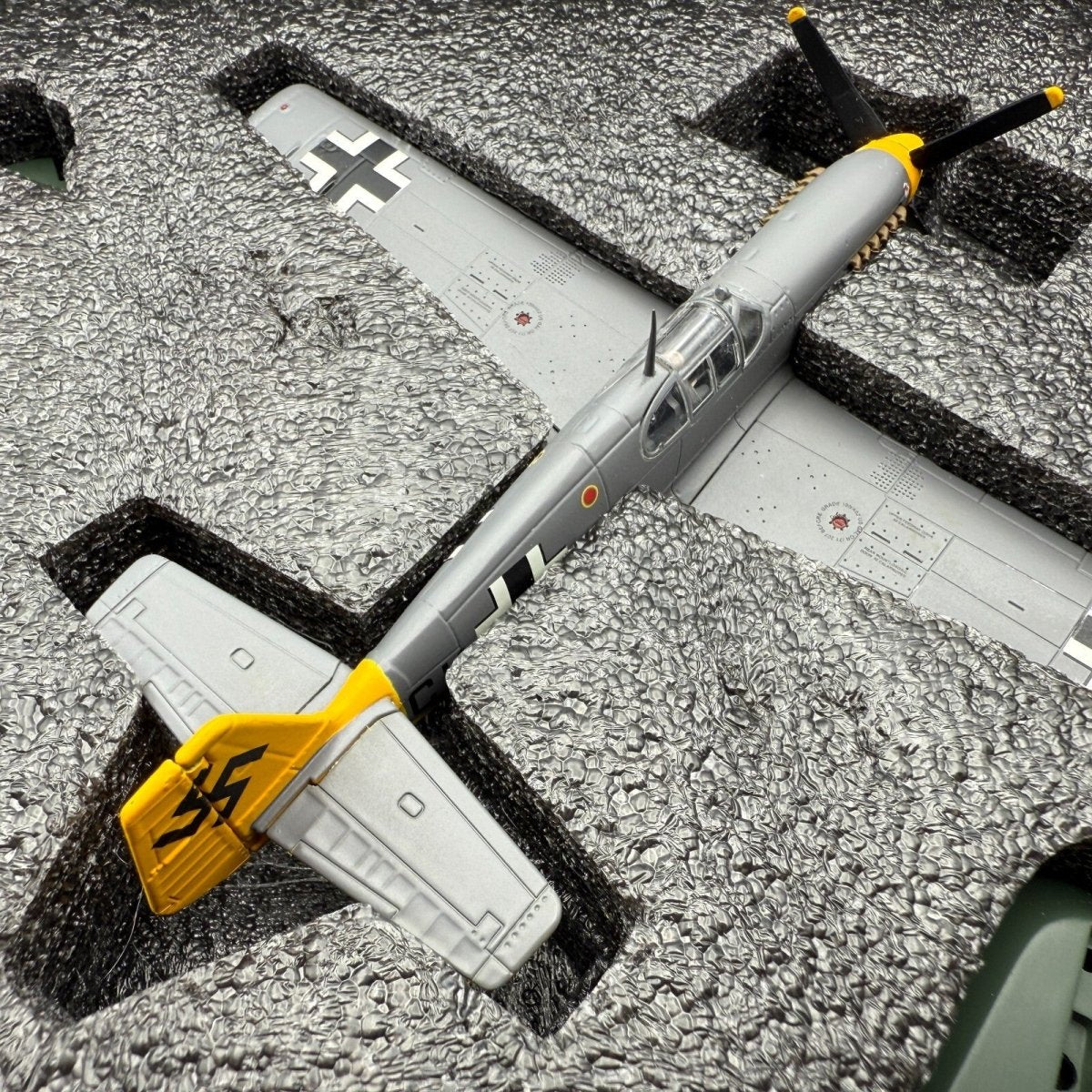 Gemini Aces 1:72 P - 51B Mustang 'Wanderzikus' Captured Mustang GALFT2007 - Gemini Aces