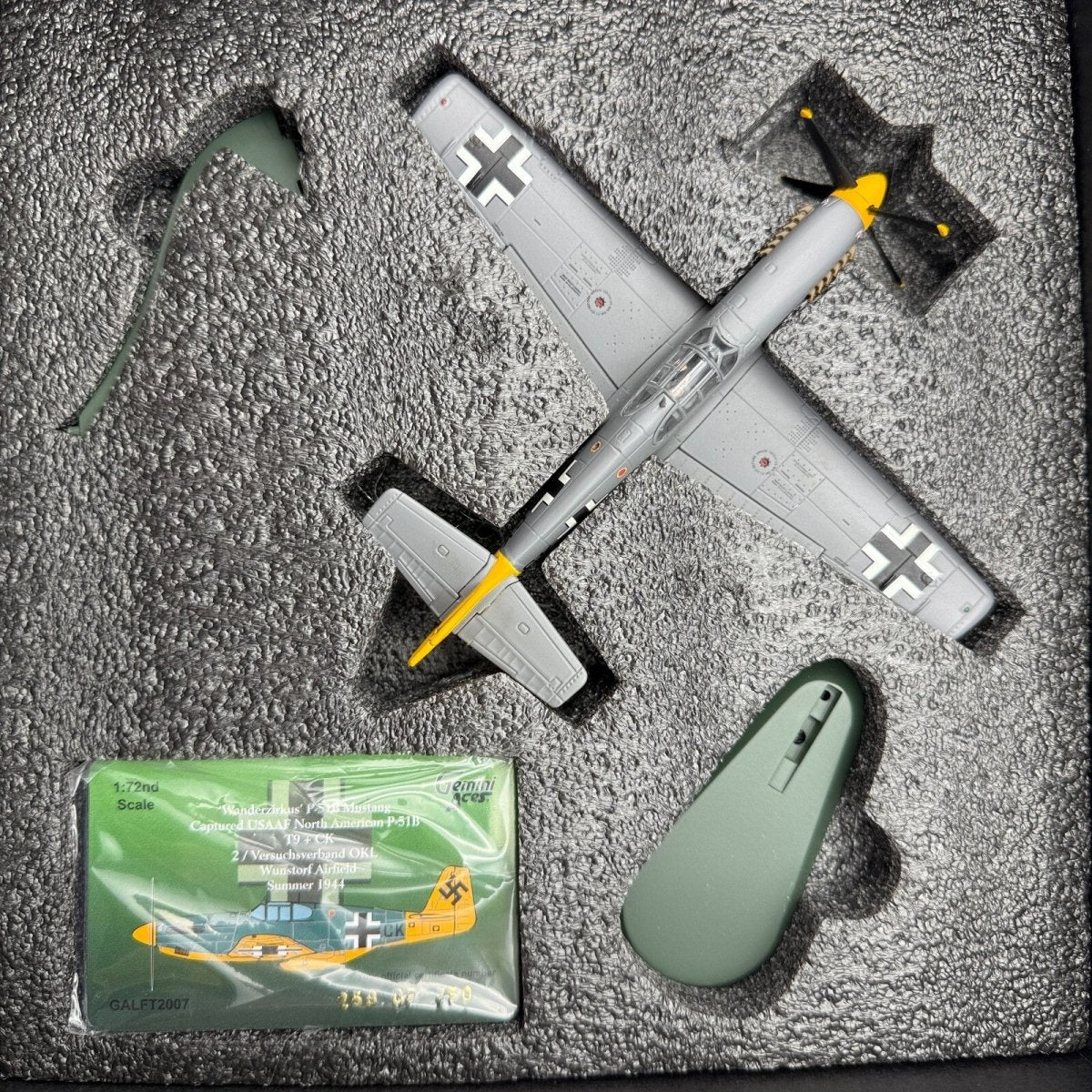 Gemini Aces 1:72 P - 51B Mustang 'Wanderzikus' Captured Mustang GALFT2007 - Gemini Aces