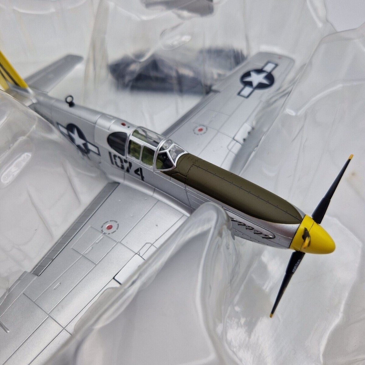 Hobby Master 1:48 P - 51D Mustang Leonard R Reeves 530th FS HA8506 - Hobby Master