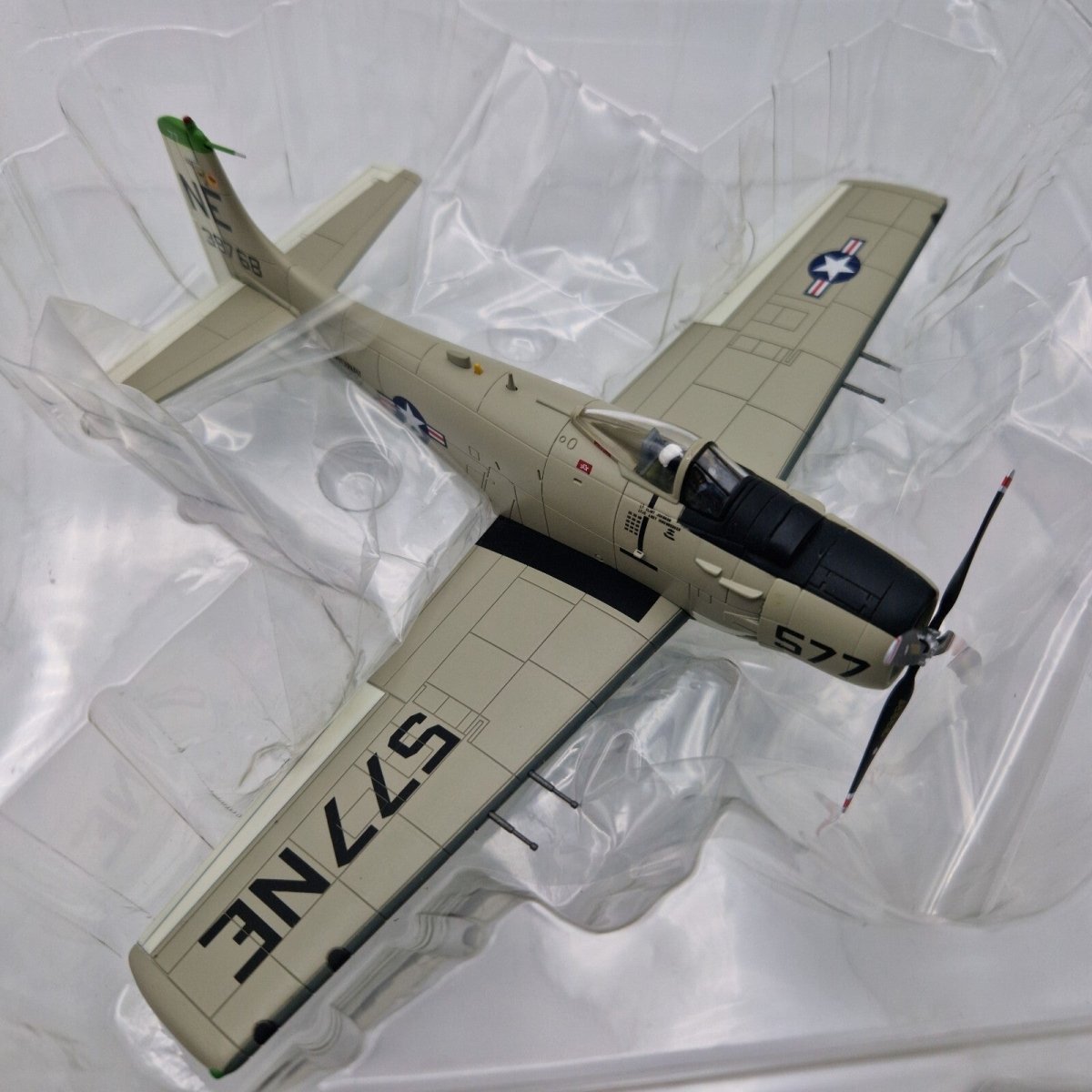 Hobby Master 1:72 A - 1H Skyraider VA - 25 “Fist of the Fleet” HA2903 - Hobby Master