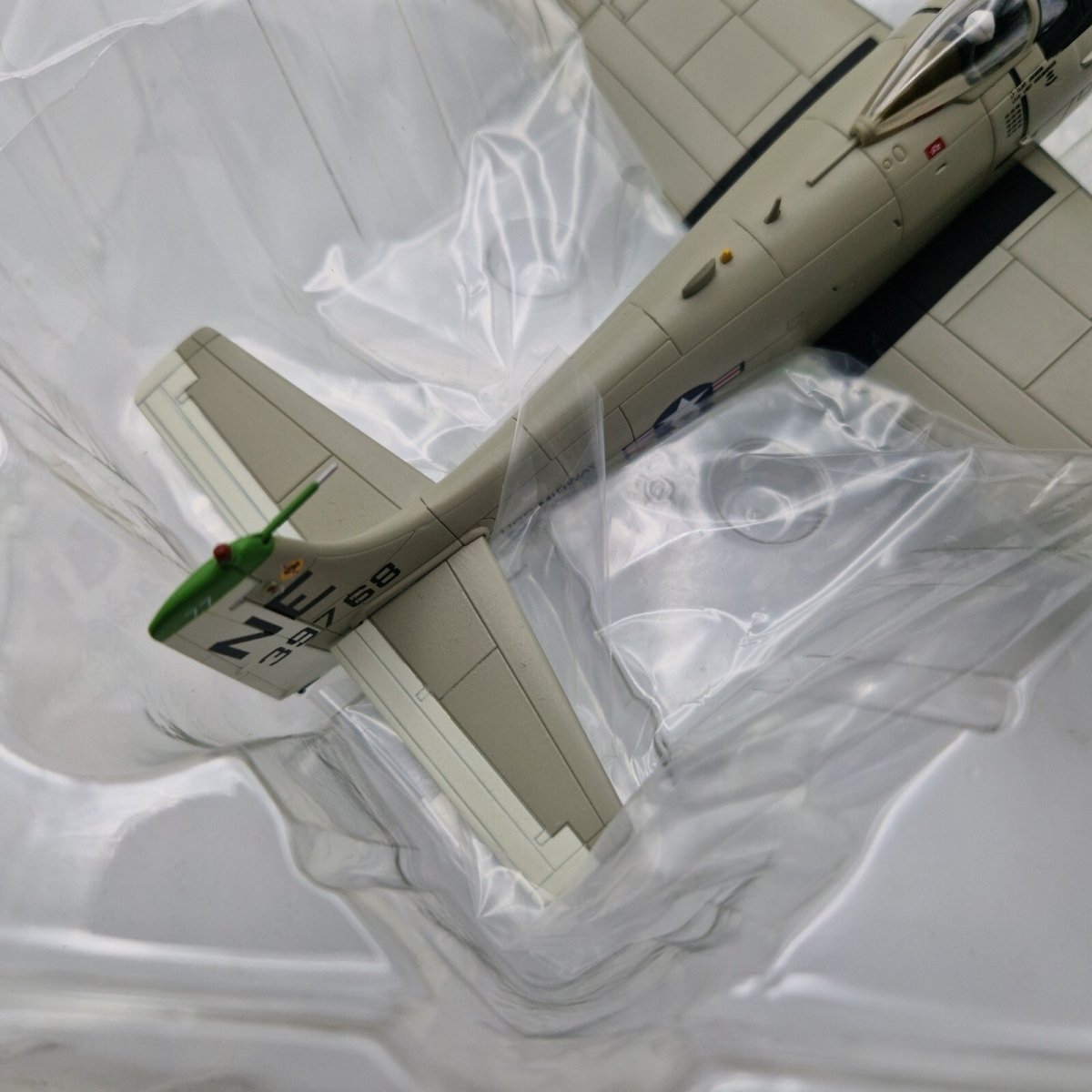 Hobby Master 1:72 A - 1H Skyraider VA - 25 “Fist of the Fleet” HA2903 - Hobby Master