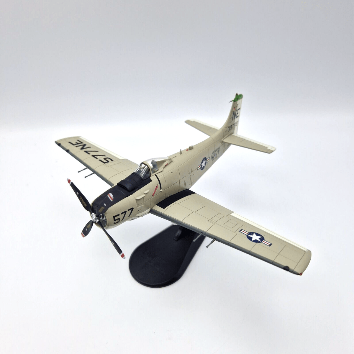 Hobby Master 1:72 A - 1H Skyraider VA - 25 “Fist of the Fleet” HA2903 - Hobby Master
