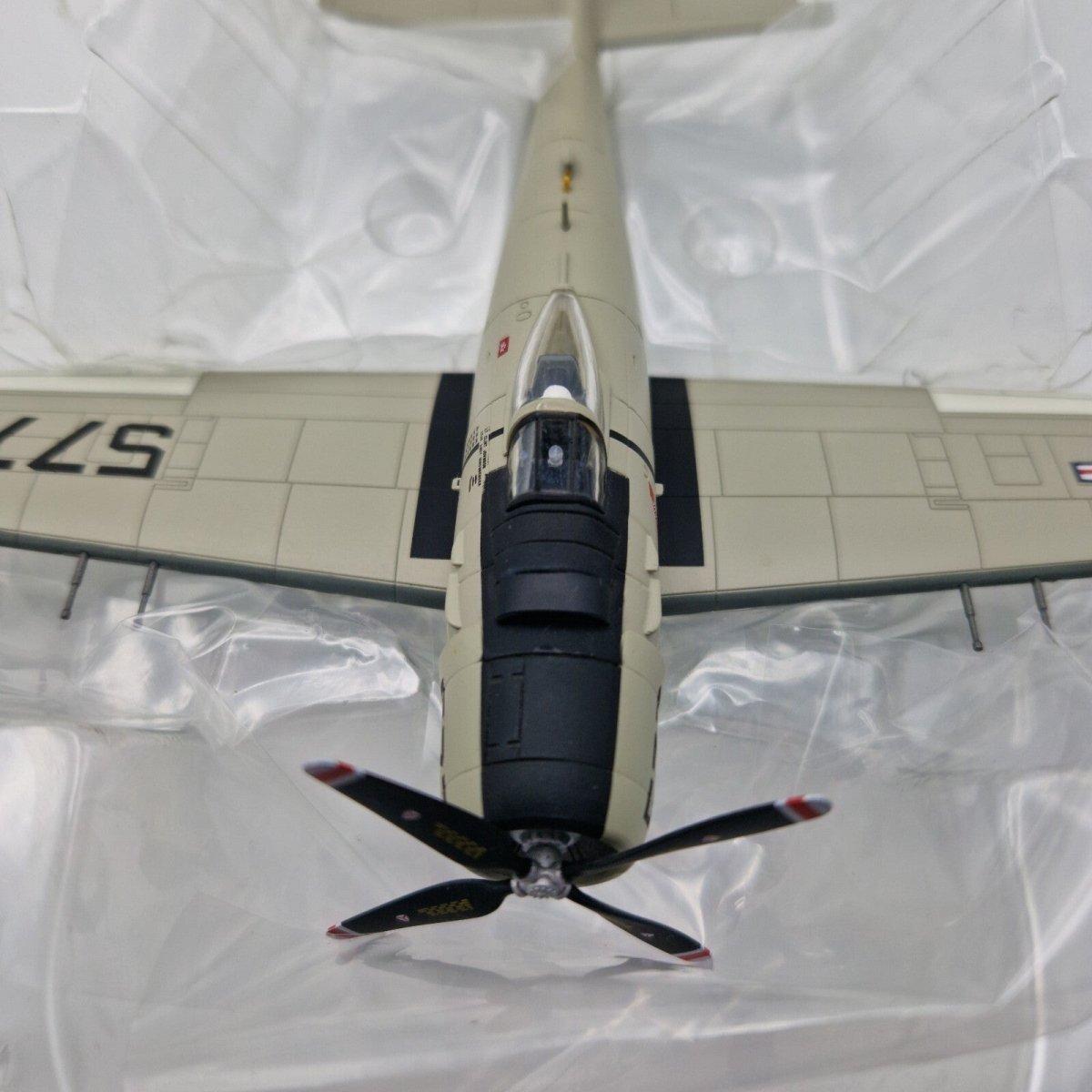 Hobby Master 1:72 A - 1H Skyraider VA - 25 “Fist of the Fleet” HA2903 - Hobby Master