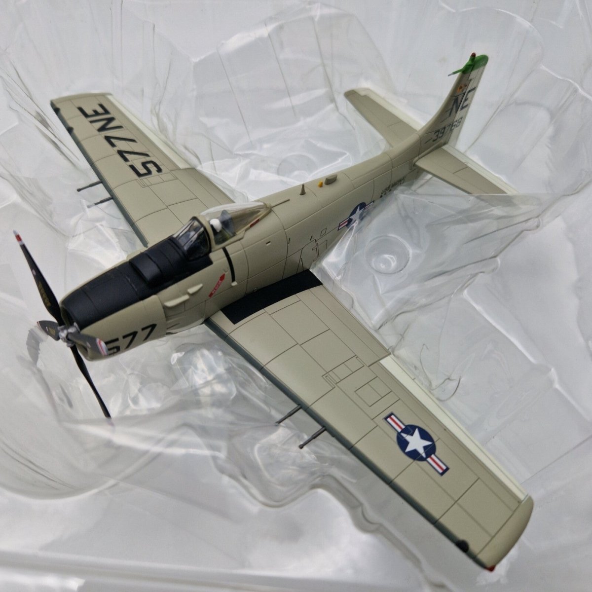 Hobby Master 1:72 A - 1H Skyraider VA - 25 “Fist of the Fleet” HA2903 - Hobby Master