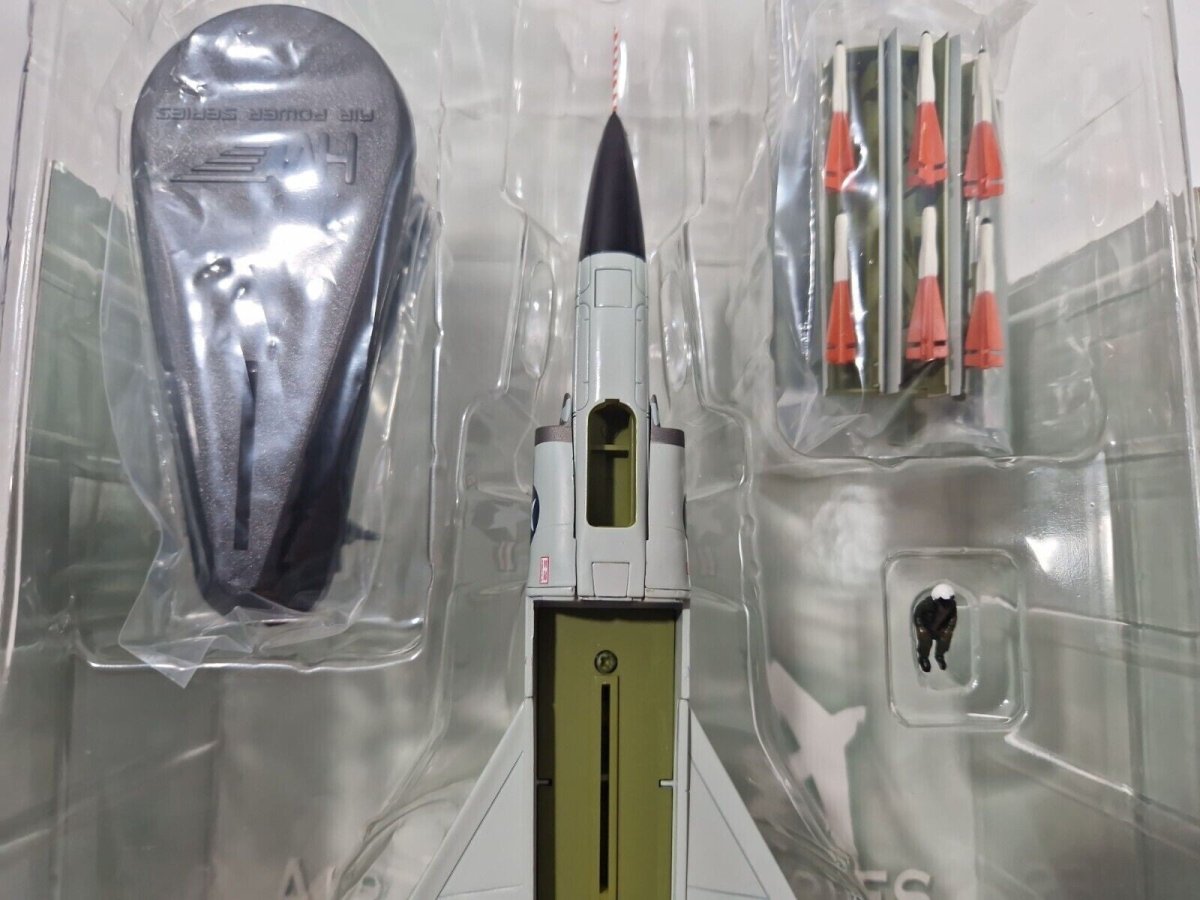 Hobby Master 1:72 Convair F - 102A Delta Dagger USAF 16th FIS, Naha AFB HA3111 - Hobby Master
