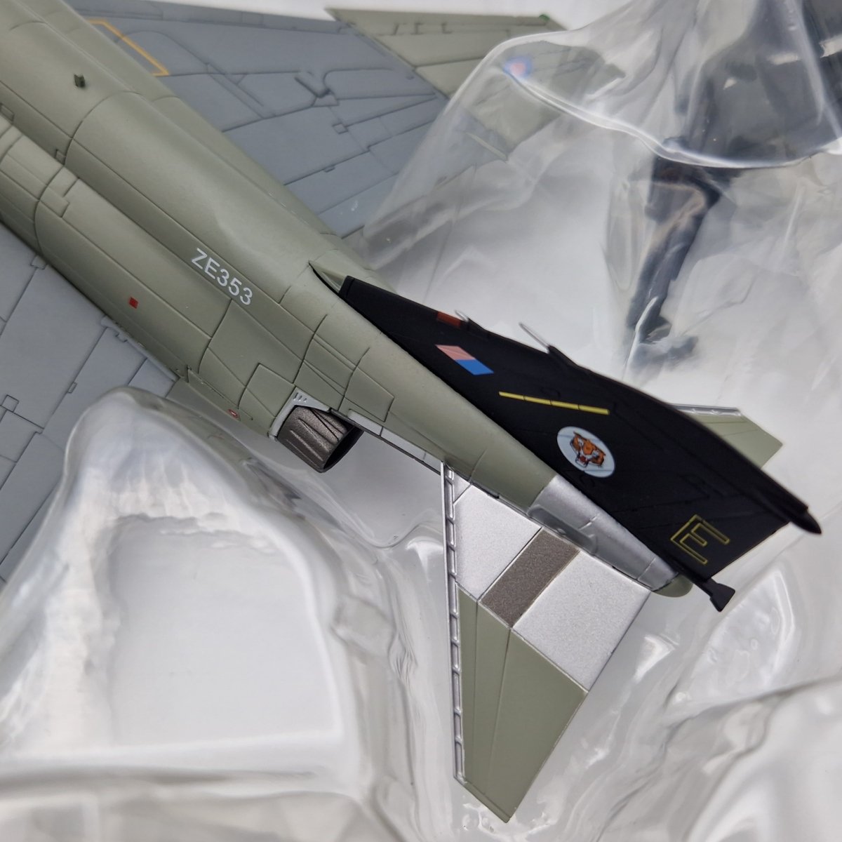 Hobby Master 1:72 F - 4J Phantom II, RAF, No. 74 Sqn, HA1985 - Hobby Master