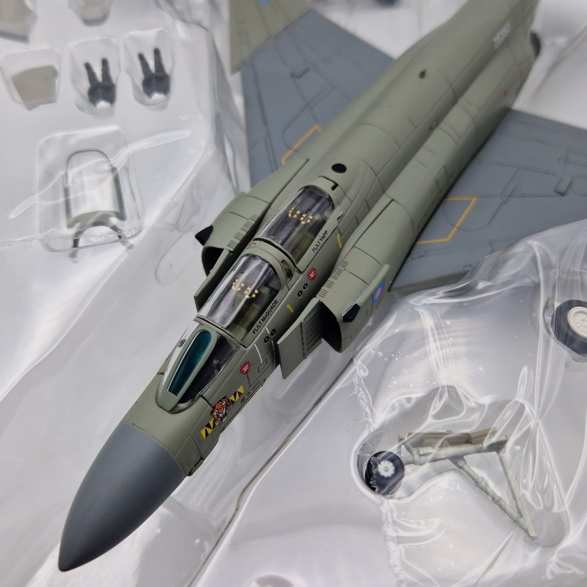 Hobby Master 1:72 F - 4J Phantom II, RAF, No. 74 Sqn, HA1985 - Hobby Master