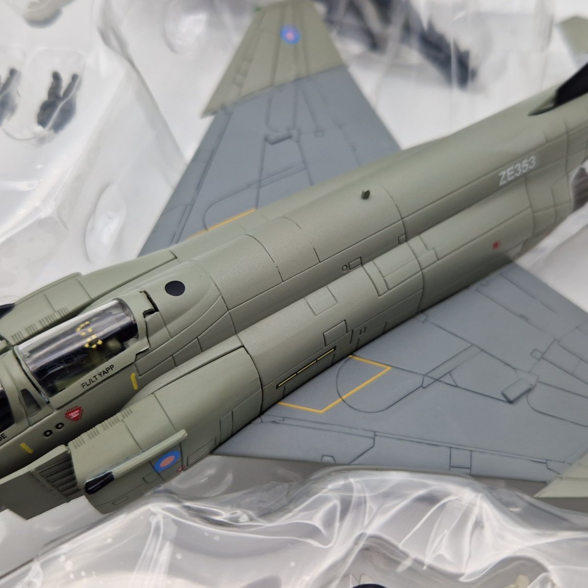 Hobby Master 1:72 F - 4J Phantom II, RAF, No. 74 Sqn, HA1985 - Hobby Master