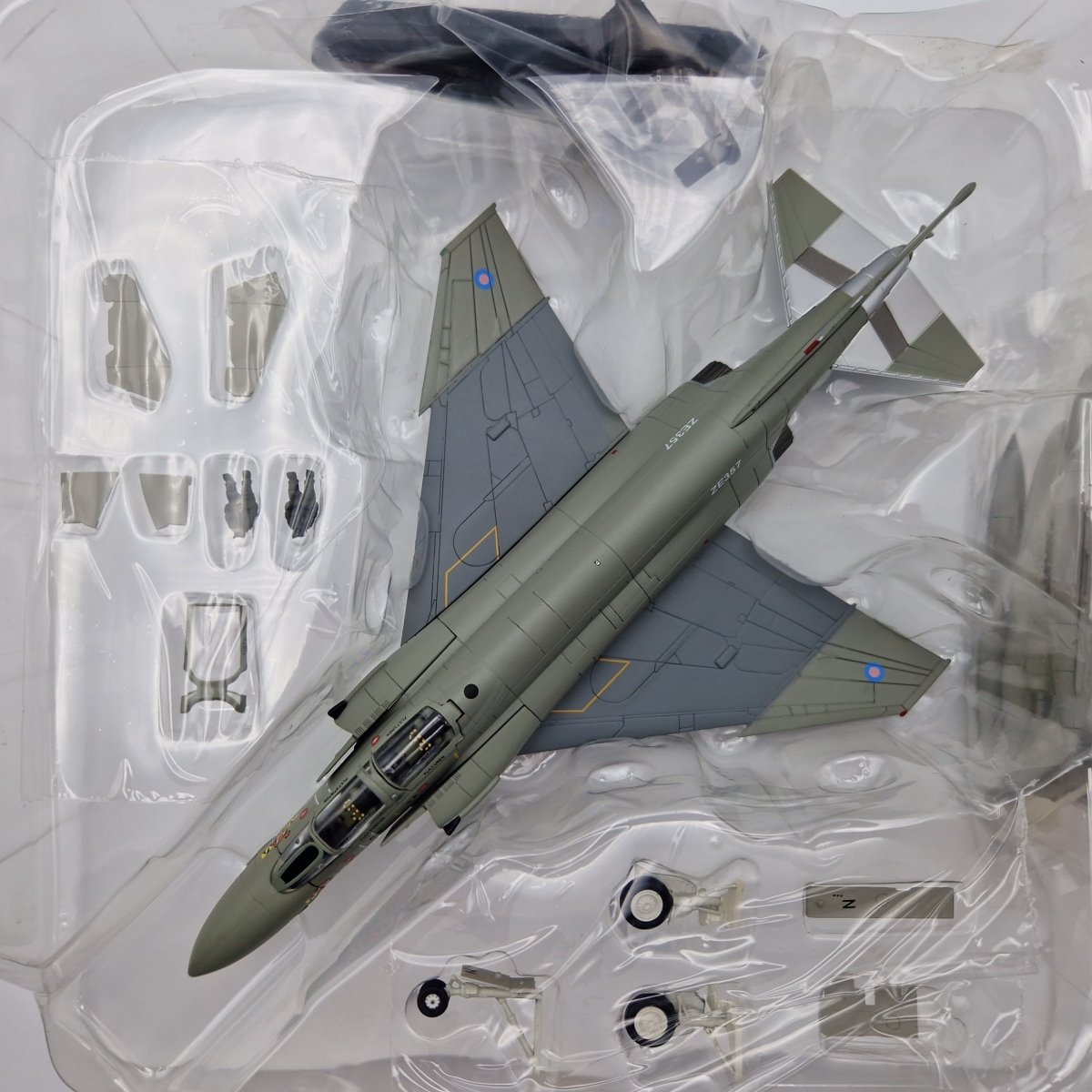 Hobby Master 1:72 F - 4J Phantom II, RAF, No. 74 Sqn, HA1986 - Hobby Master