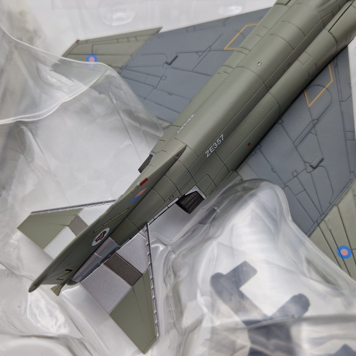 Hobby Master 1:72 F - 4J Phantom II, RAF, No. 74 Sqn, HA1986 - Hobby Master